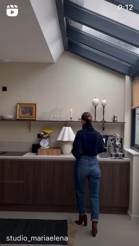 Victoria Beckham outfit inspiration ✨

fall outfit, H&M, slim mom jeans, cashmere blend navy turtleneck, Nederland. 

#LTKeurope #LTKSeasonal #LTKstyletip