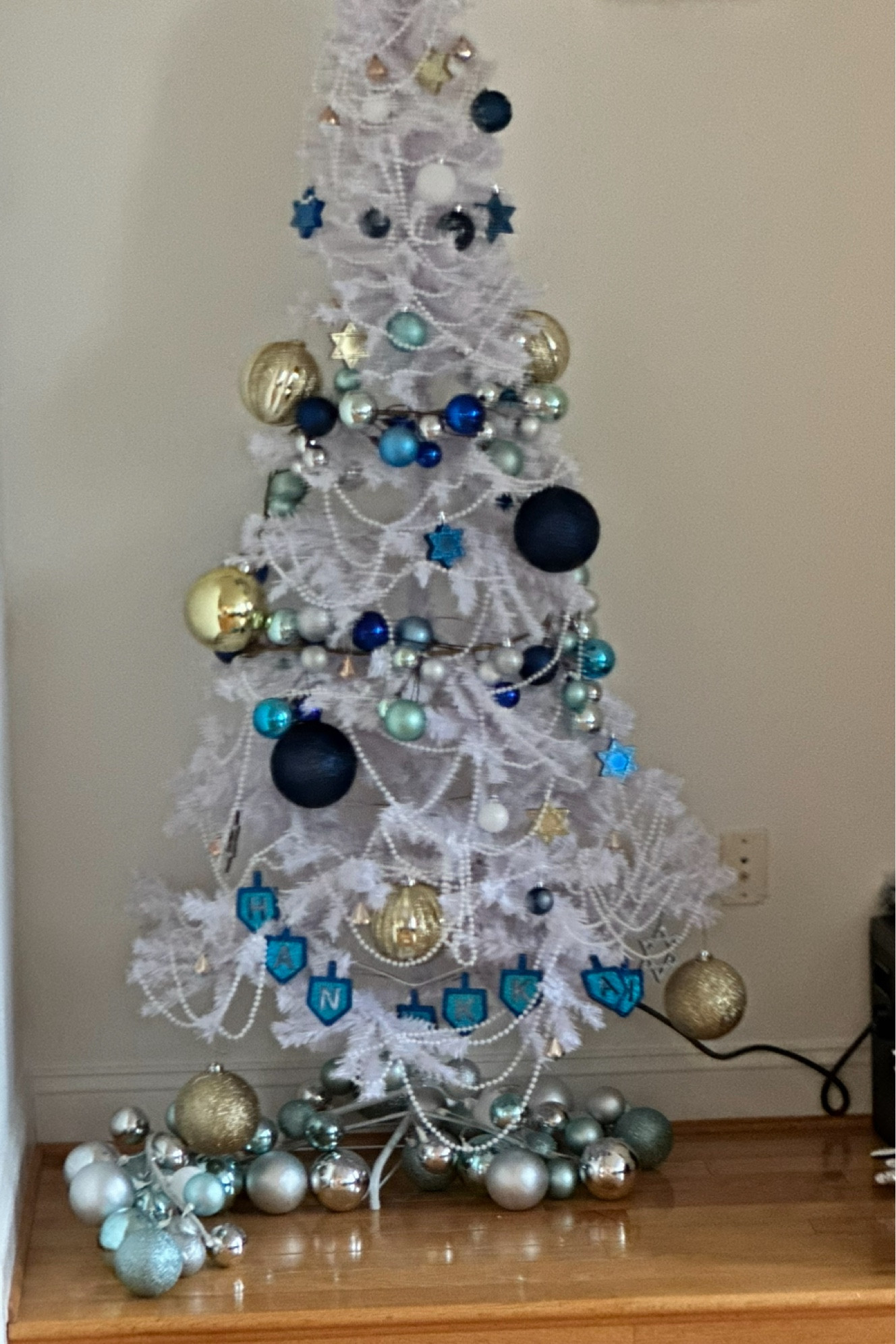 Half tree! New cool concept! 

#LTKhome #LTKSeasonal #LTKHoliday