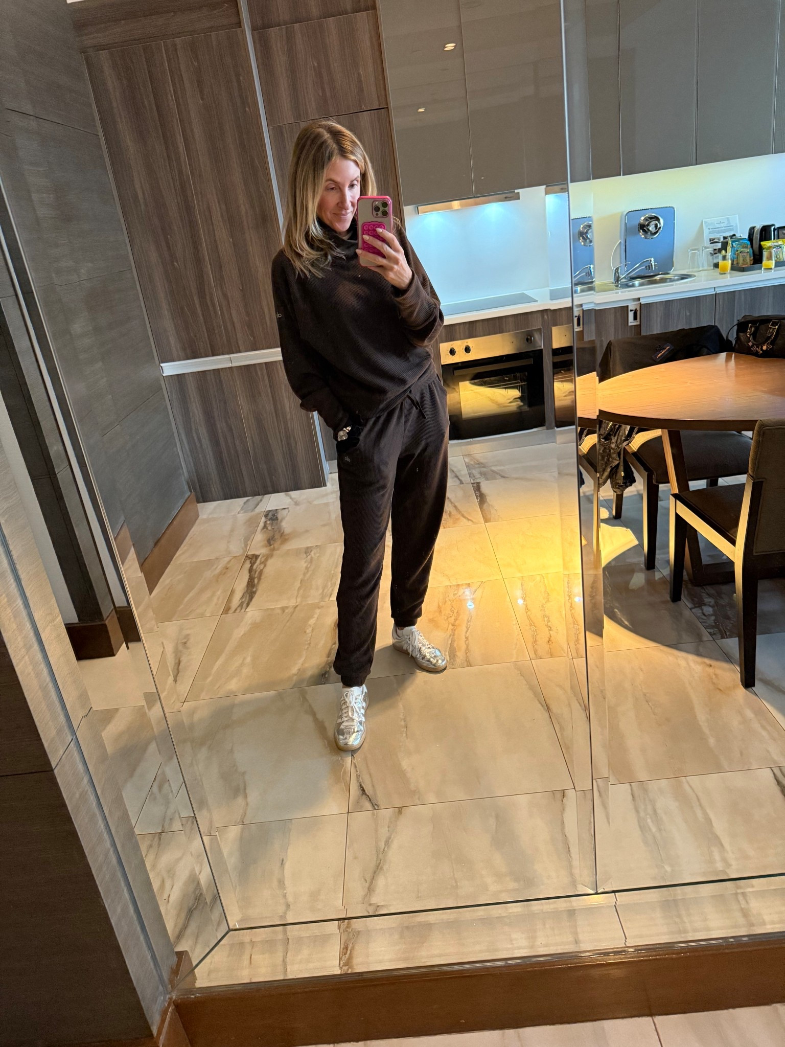 Alo lounge set for the win🤎perfect for a 15 hour flight! 

#LTKHoliday #LTKGiftGuide #LTKCyberWeek