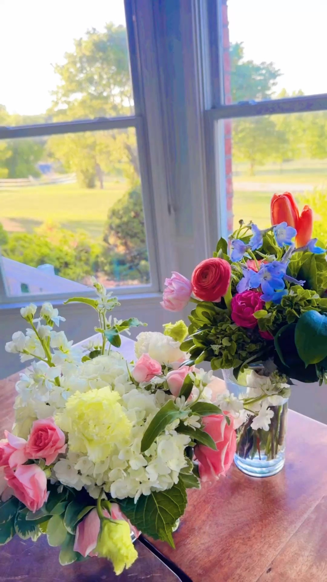 And what a lovely start to the brand new week having all of these fresh flowers 💐 we got to bring home from my baby sister’s wedding 💒 - all of these colors make me so happy!! 😍