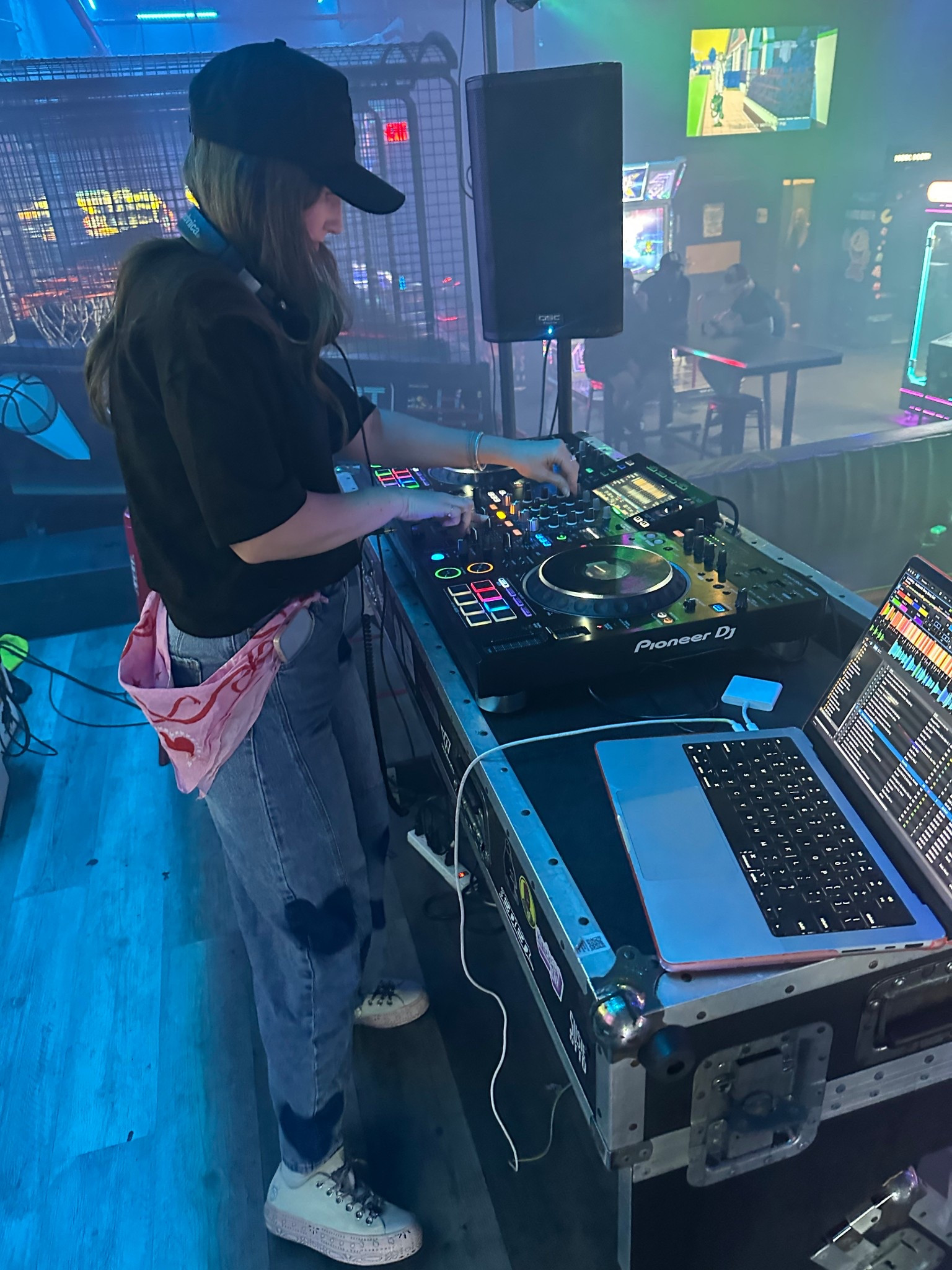 DJ Outfit! Super simple look I put together for my set. Some of these pieces may not be available online so I am tagging similar pieces for outfit inspo

Hat: Soundworks Merch (buy from their website)
Shirt: black oversized tee
Pants: barrel jeans from F21 (closing)
Shoes: Mikey Cyrus x Converse Collab
Scarf: Chappell Roan Merch 