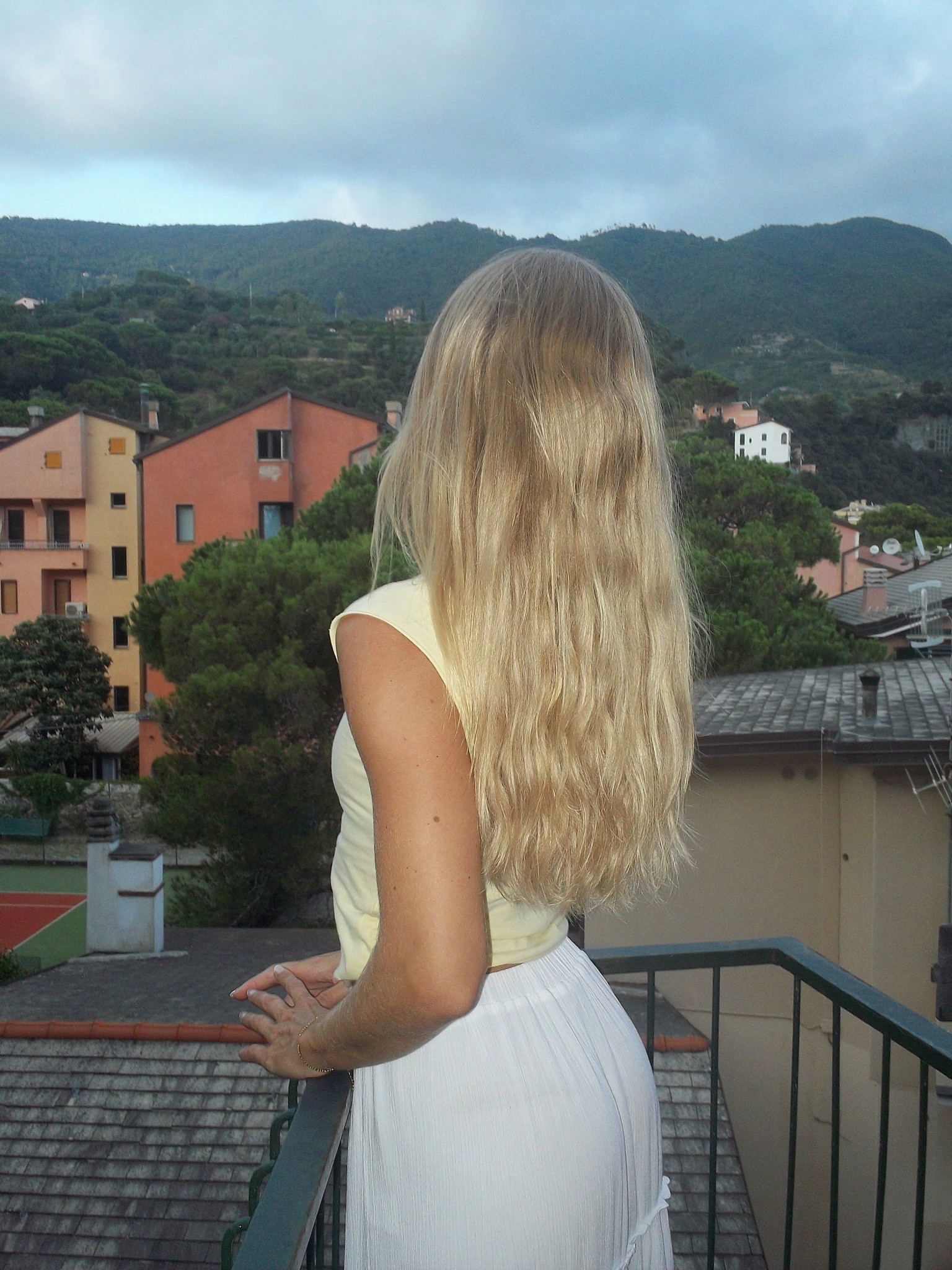 Italian Summer Night #europe #whiteskirt #summeroutfit 