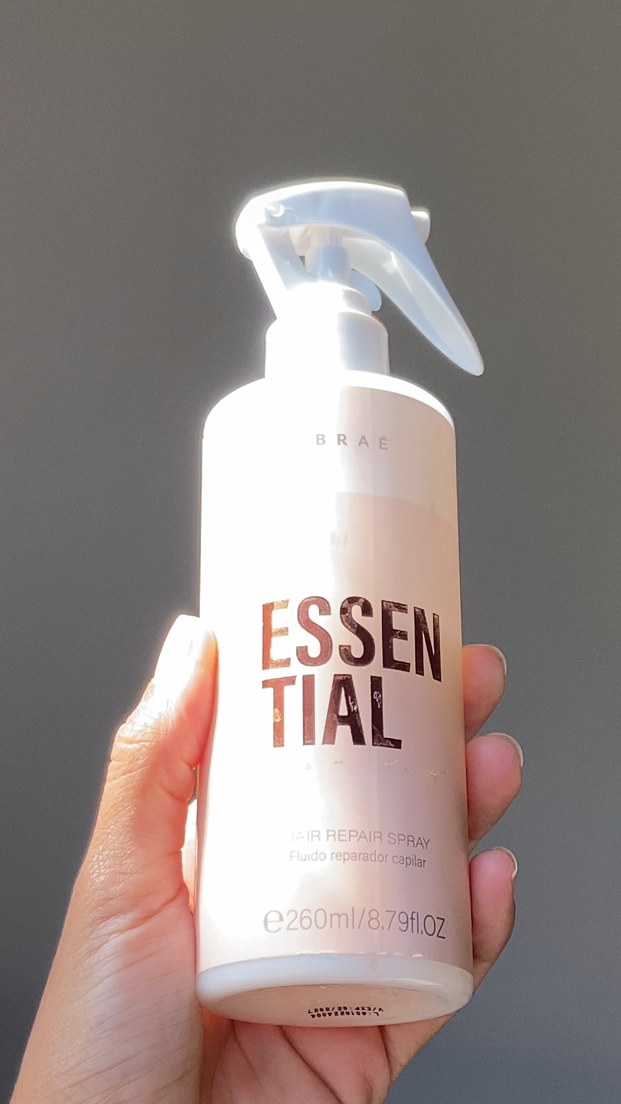 O Essential da #brae é extremamente ESSENCIAL na minha rotina capilar 🤎
Um produto multifuncional,hidrata protege e deixa um perfume maravilhoso nos fios ✨


#brae #rotinacapilar #braeessential #ltkbrasil