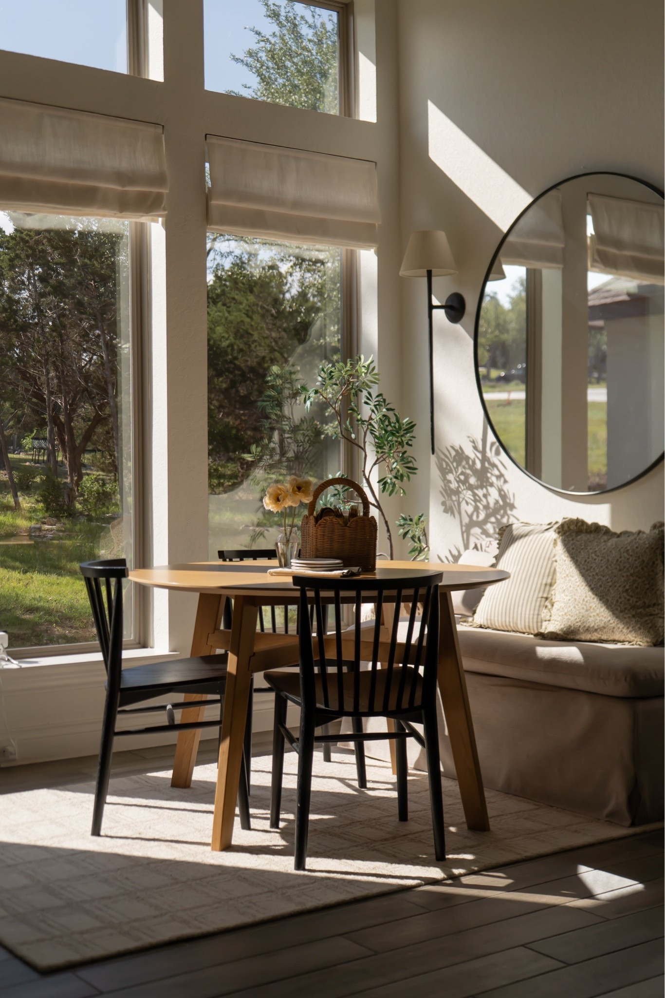 Breakfast Nook views 🤎✨

#LTKHome #LTKSaleAlert #LTKSeasonal