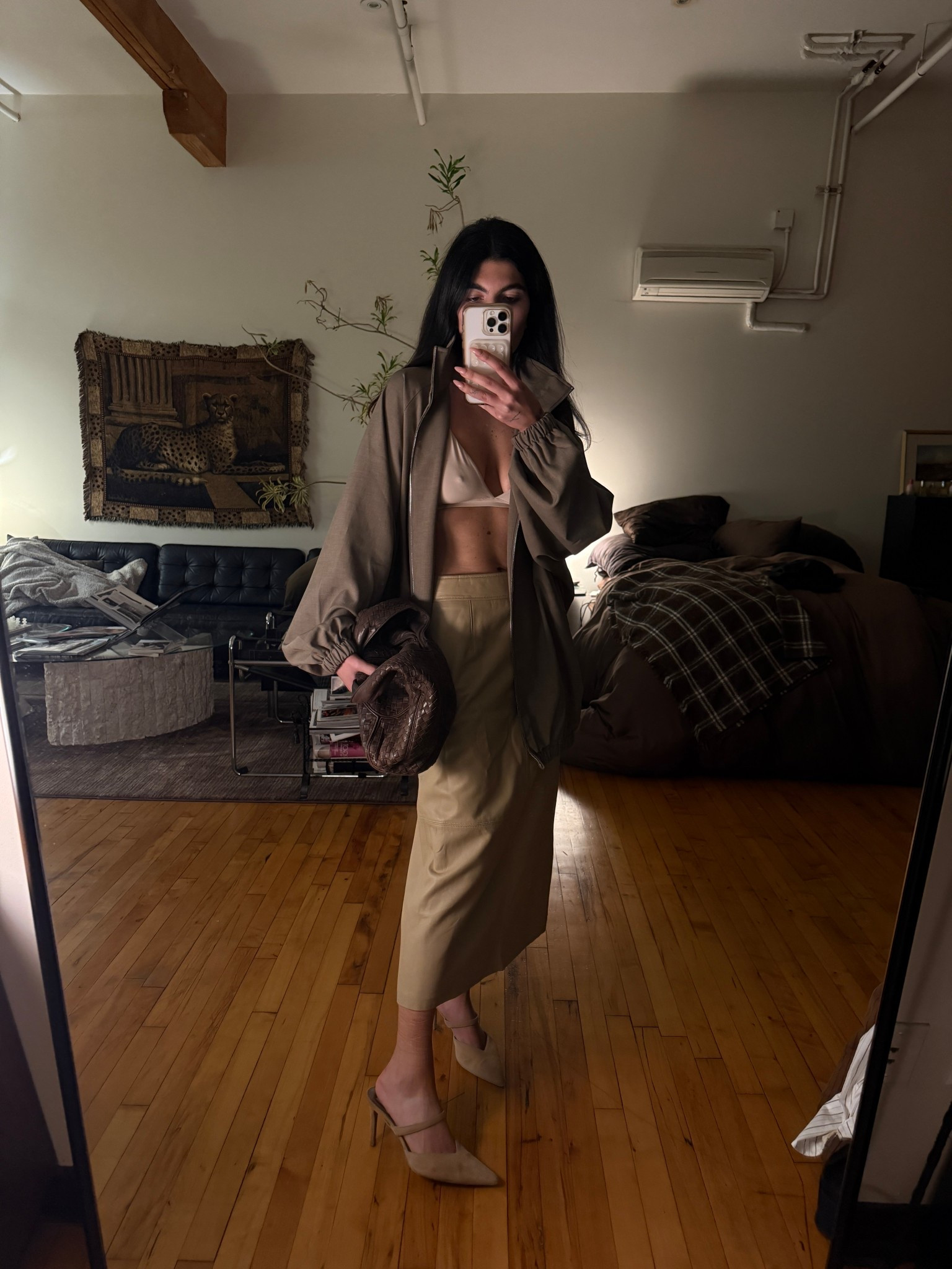 monochromatic always

Column skirt, mule heels, funnel jacket, skims bralette, Bottega Veneta, monochromatic style, minimalist style, elevated chic

#LTKgrwm #LTKootd