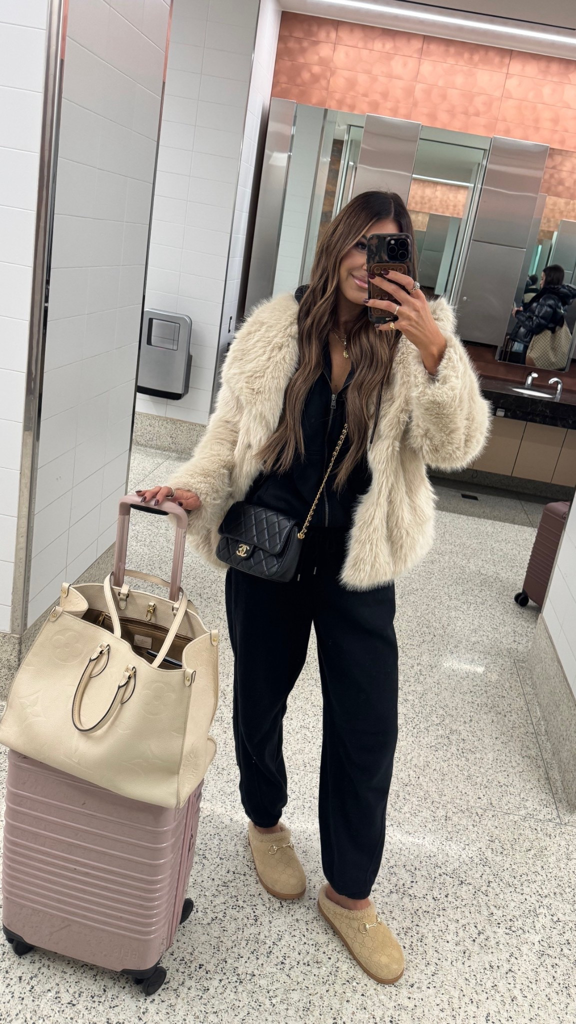 my fav travel set & luggage is on sale 🛒

Wearing a medium!

#LTKootd #LTKSaleAlert #LTKCyberWeek