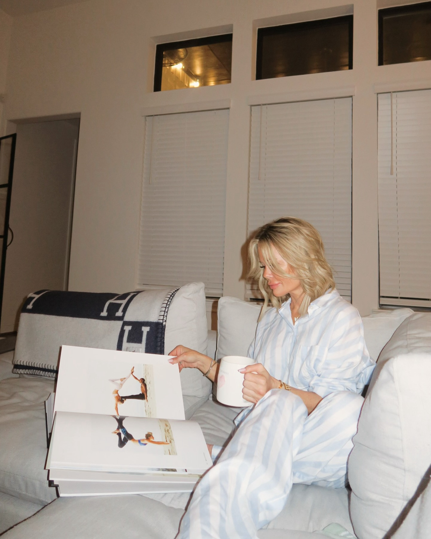 A night with my Aggie baby girl doing what we do best! Late night tea, yapping, and impromptu photoshoots 😉 Spent the day shopping and got her some new @tecovas - she’s REALLY an Aggie now and representing Texas through and through 👍🏻 

Have a lovely night, ladies! 🤍