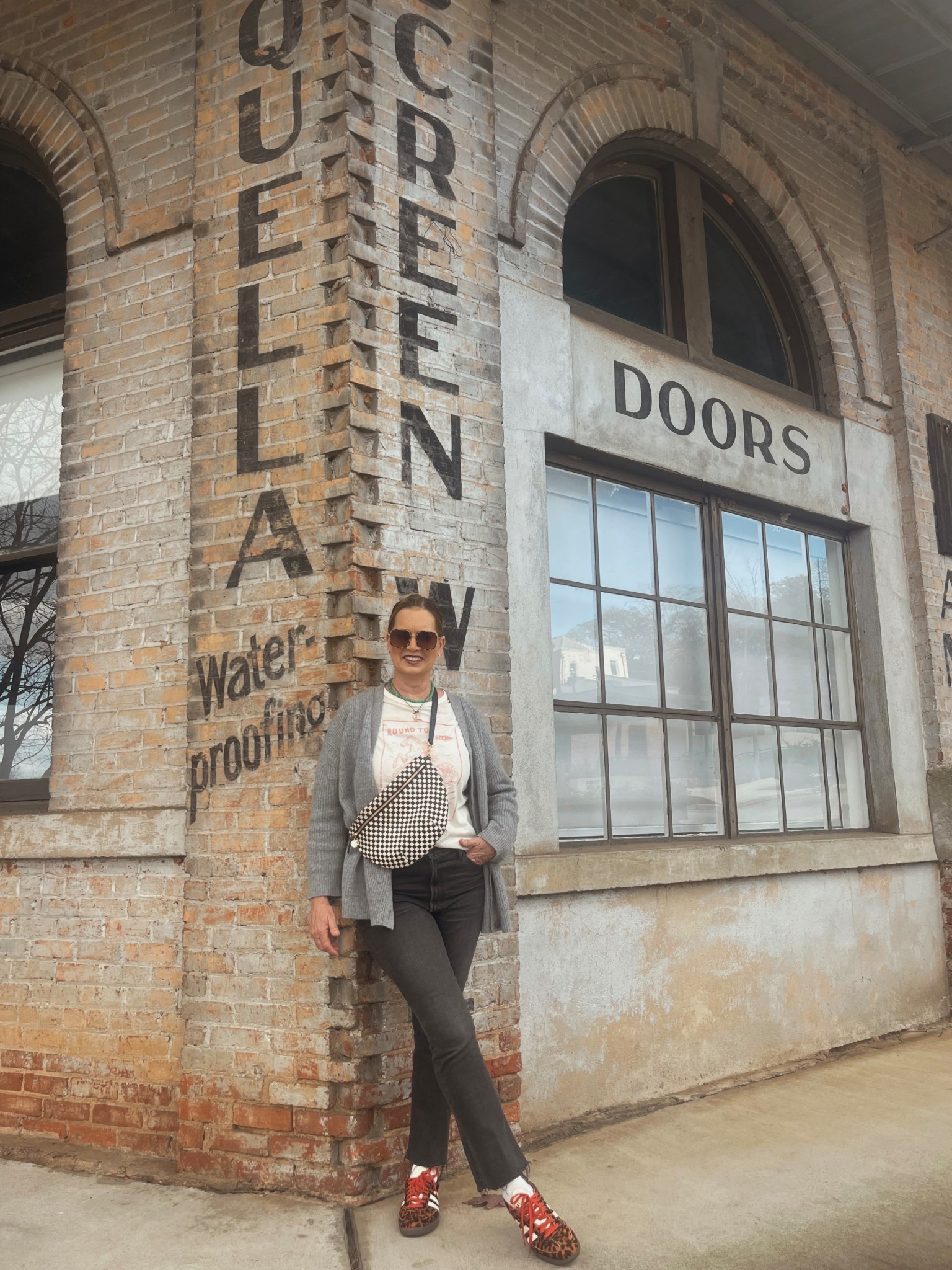 This is a look I wear on repeat. Love a graphic tee/cardigan combo. And this bag + shoe combo is the pair I didn’t know I needed. I love them together. What do you think?

#over50outfit #costperwear #luxurylookover50 #jeansover50 #bestsellingjeans

#LTKgrwm #LTKOver40 #LTKootd