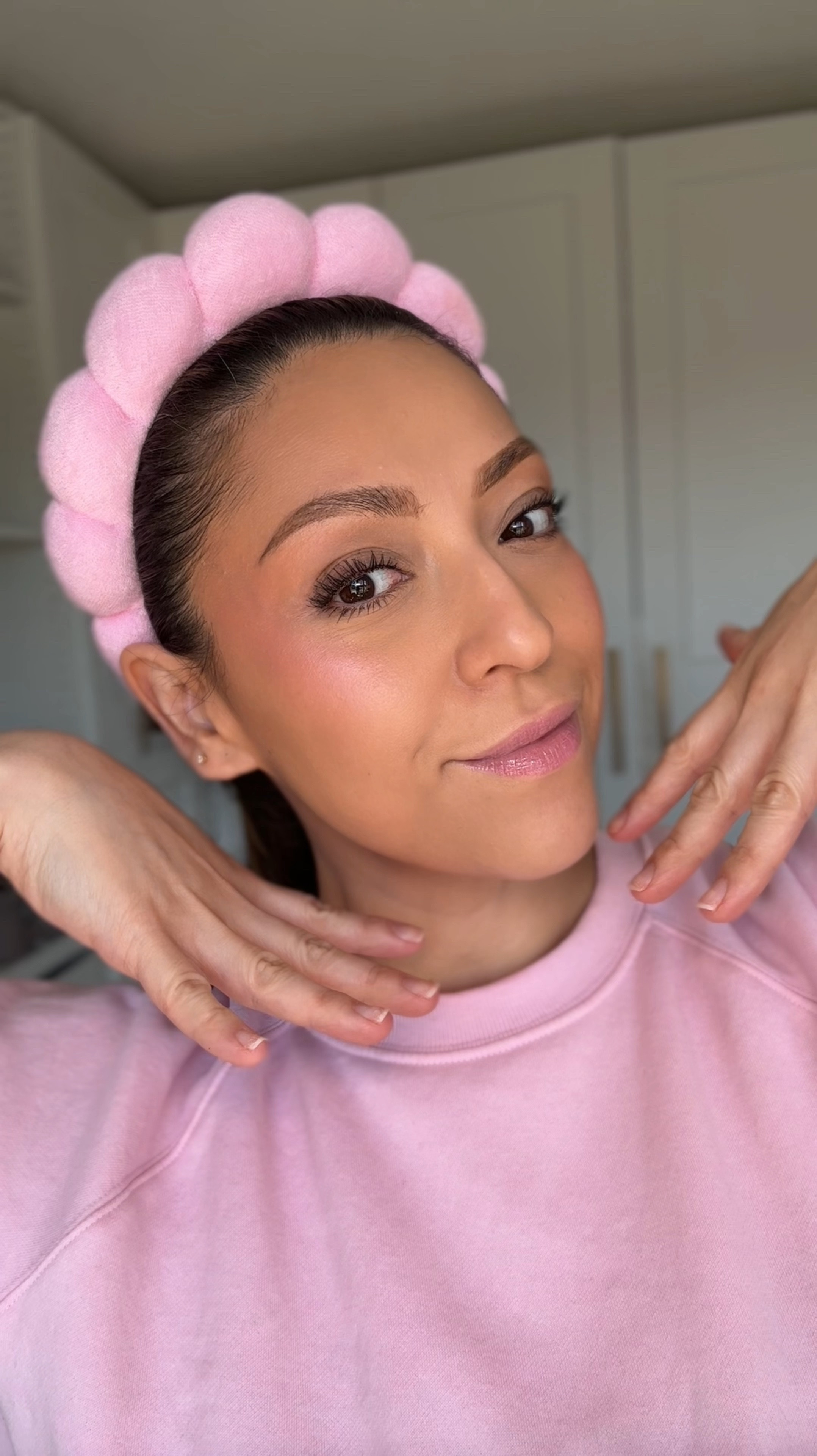 ✨favourite your fave products to help you shop for the Sephora Sale✨ 

Shop my easy 5 minute makeup bag recs! Hydrating products perfect for spring, summer, and excellent for mature skin❤️ My skin feels amazing afterward and honestly the best line up for everyday on the go makeup or even vacation makeup🦋

M A K E U P

Foundation @kosas
Concealer, liquid bush, cream bronzer @Saie
Flawless finish powder, setting spray @charlottetilbury 
Powder blush, blush brush @rarebeauty
Brow wiz @anastasiabeverlyhills
Brow wax @benefit
Waterproof mascara @toofaced
Lip gloss @lawless
Highlighting palette @hourglasscosmetics 






#LTKbeauty #LTKxSephora #LTKover40