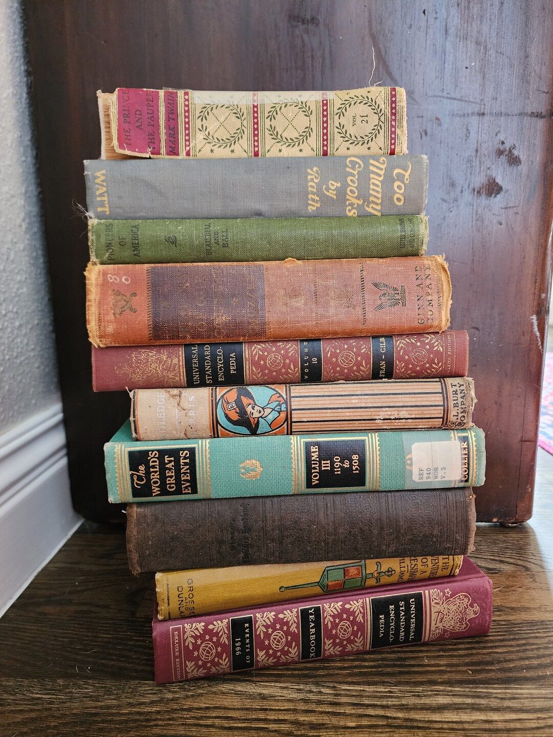 Assorted Old and Antique Books for Decorating - Etsy | Etsy (US)