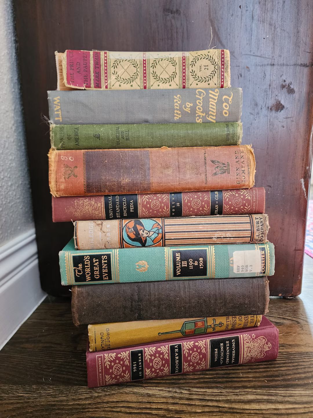 Assorted Old and Antique Books for Decorating - Etsy | Etsy (US)