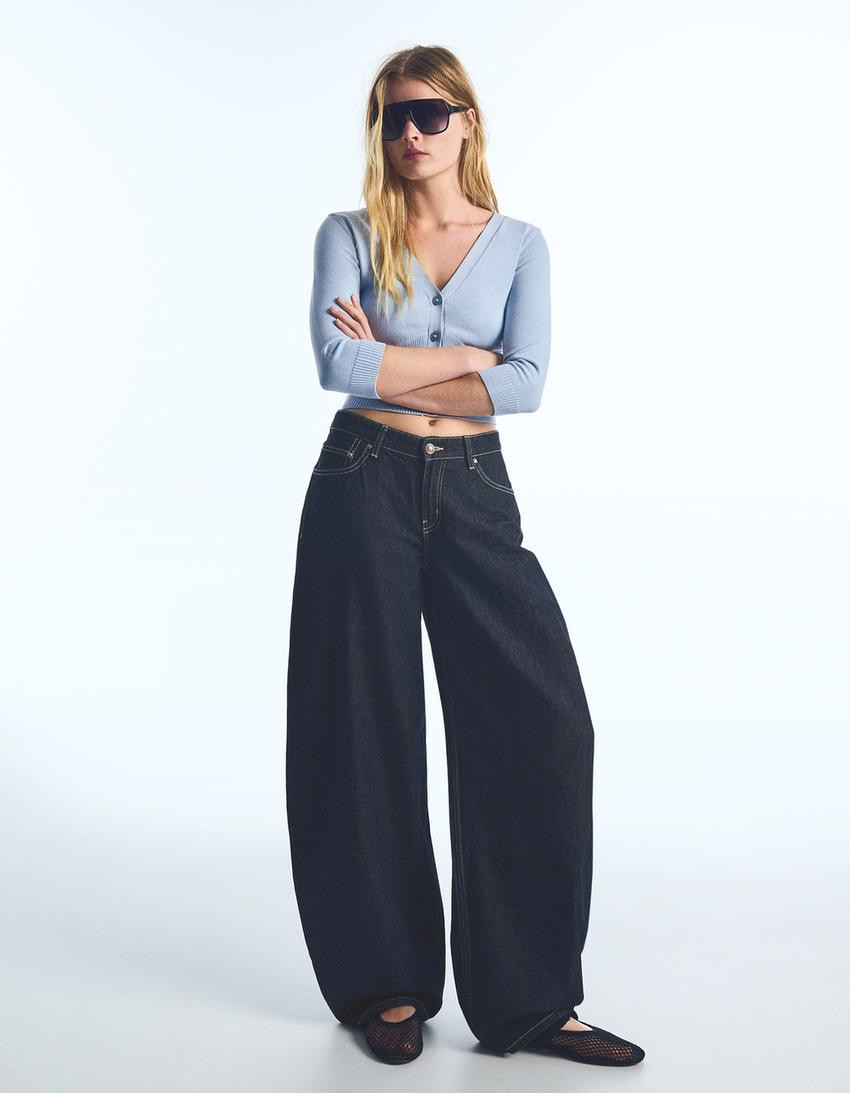 Cropped V-neck jacket - Women | Bershka UK