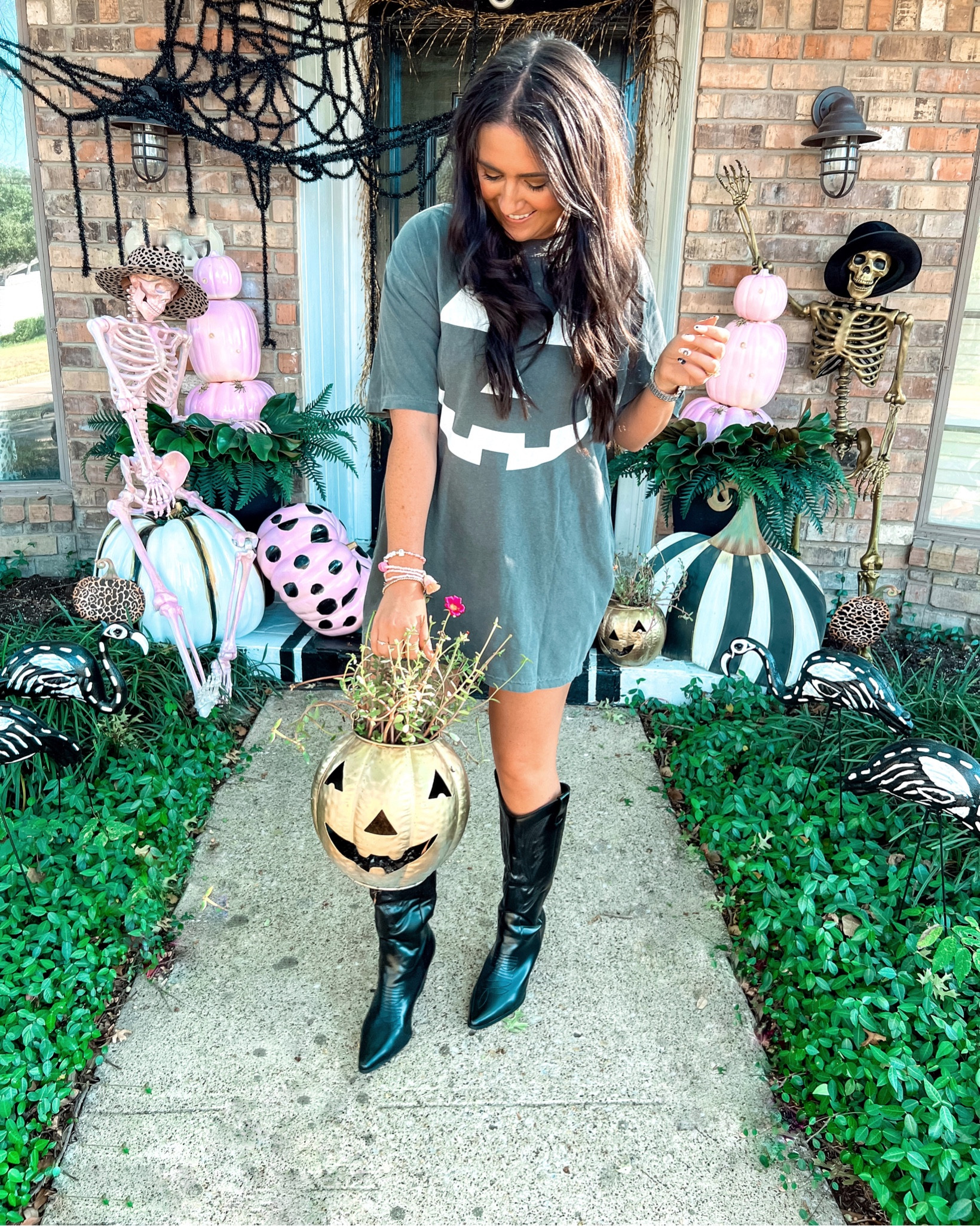 Tee // XL

Halloween, Home, porch, skeleton, pumpkins, pink, cowboy boots

#LTKSeasonal #LTKunder50 #LTKHalloween