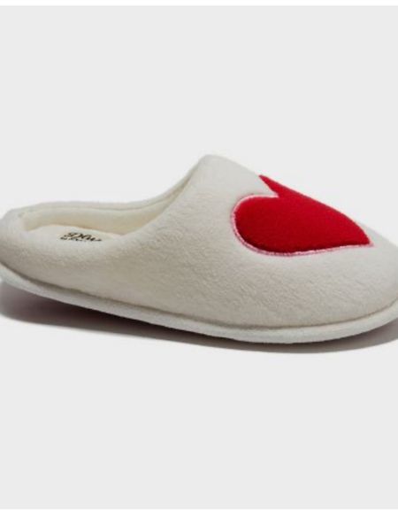 Heart slippers. Valentine’s Day slippers. Target finds. Under $25. Target slippers 

#LTKshoecrush #LTKFind #LTKSeasonal