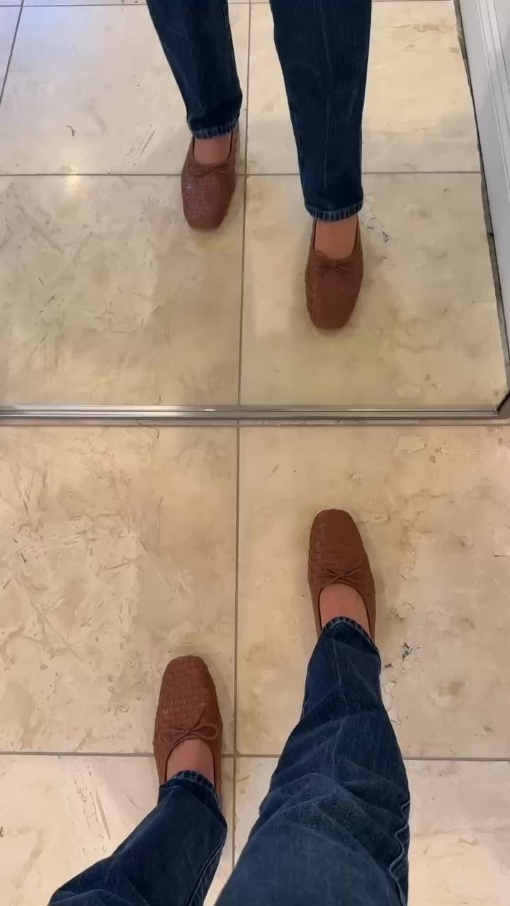 These woven shoes are so comfortable! I love that they are the perfect transitional shoe. 

Em Sizes:
Height: 5'6"
Weight: 115lbs
Tops: Small
Pants: 2, Small, 25

#LTKgrwm #LTKootd