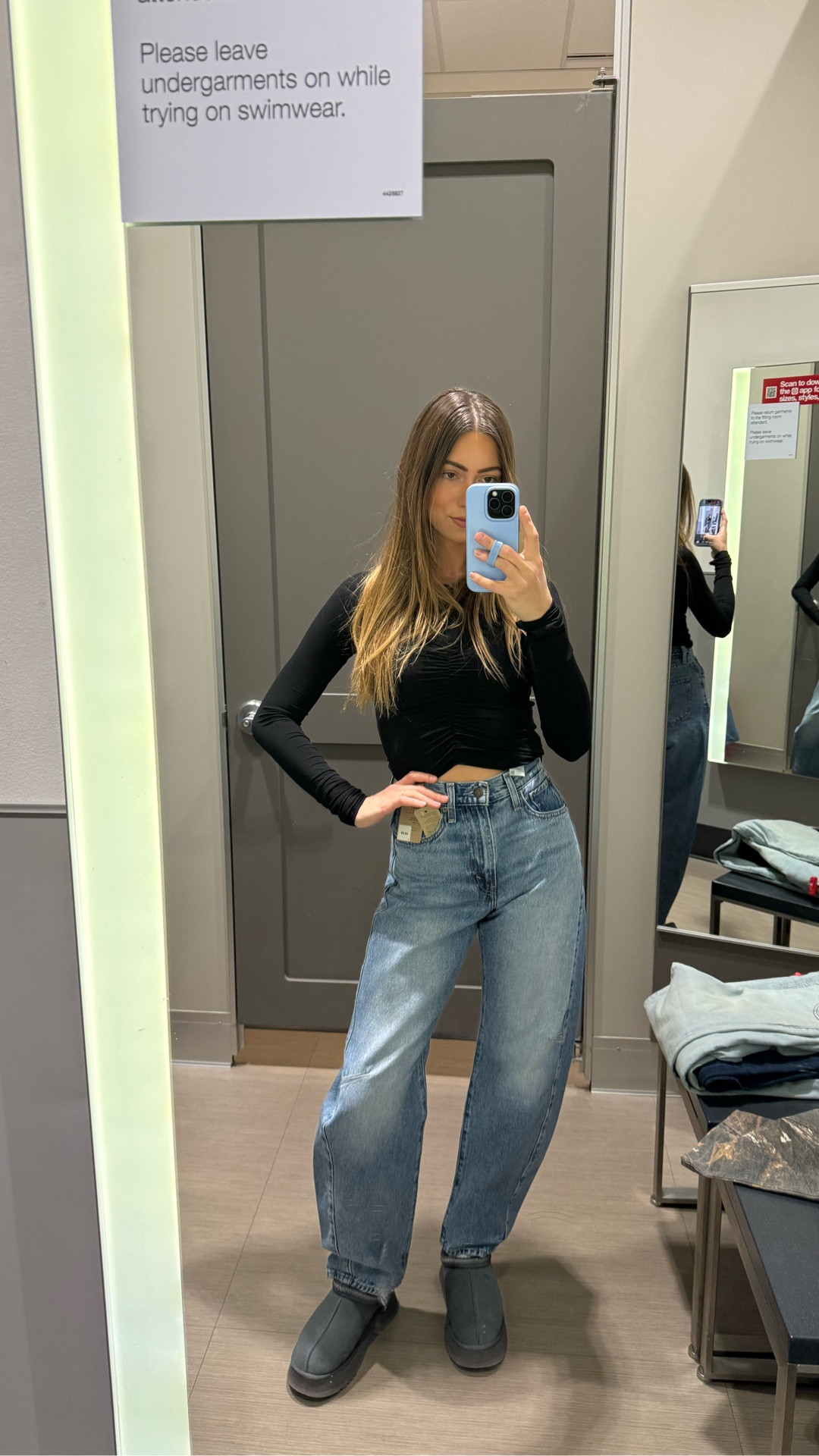 24 cinch barrel Levi’s
XS top