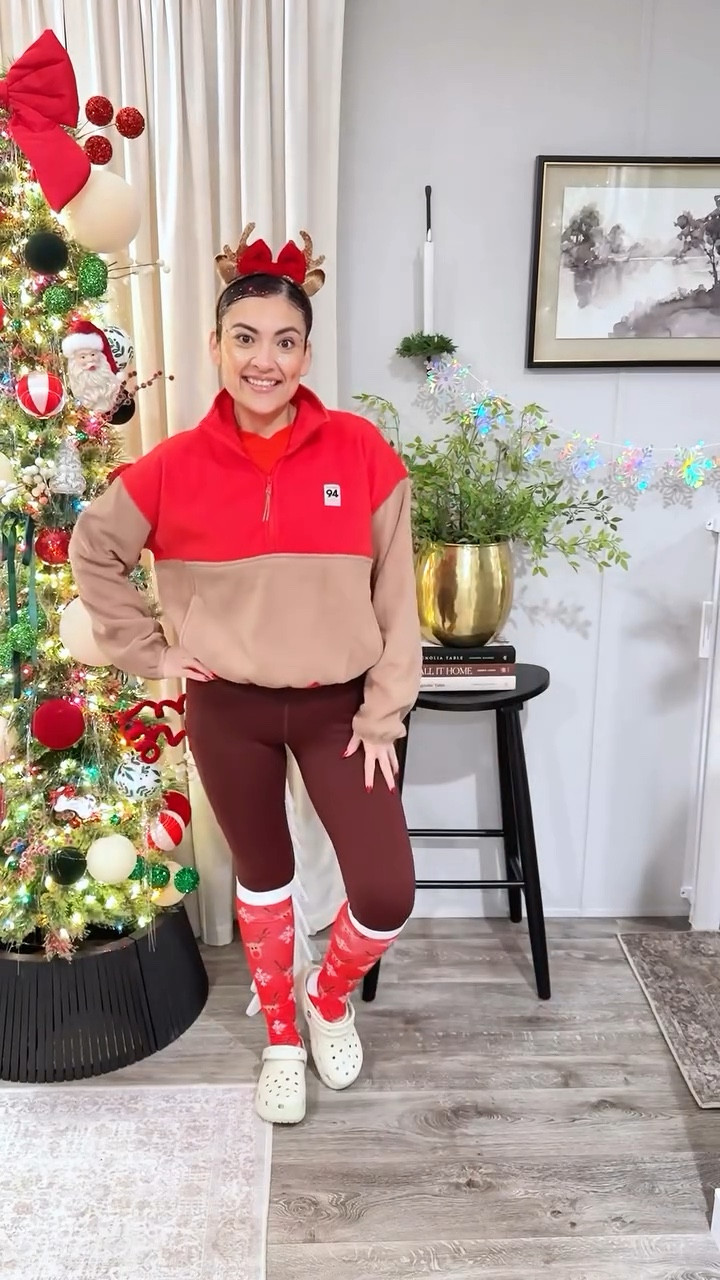 Reindeer ears on, Christmas sparkle activated serving Rudolph energy all 5K long! 🦌🎄✨❤️🎅🏻

#runningoutfit #5kmfunrun #holidayhustle5k #racedayoutfits #morningrunoutfit @oldnavy

#LTKHoliday #LTKActive