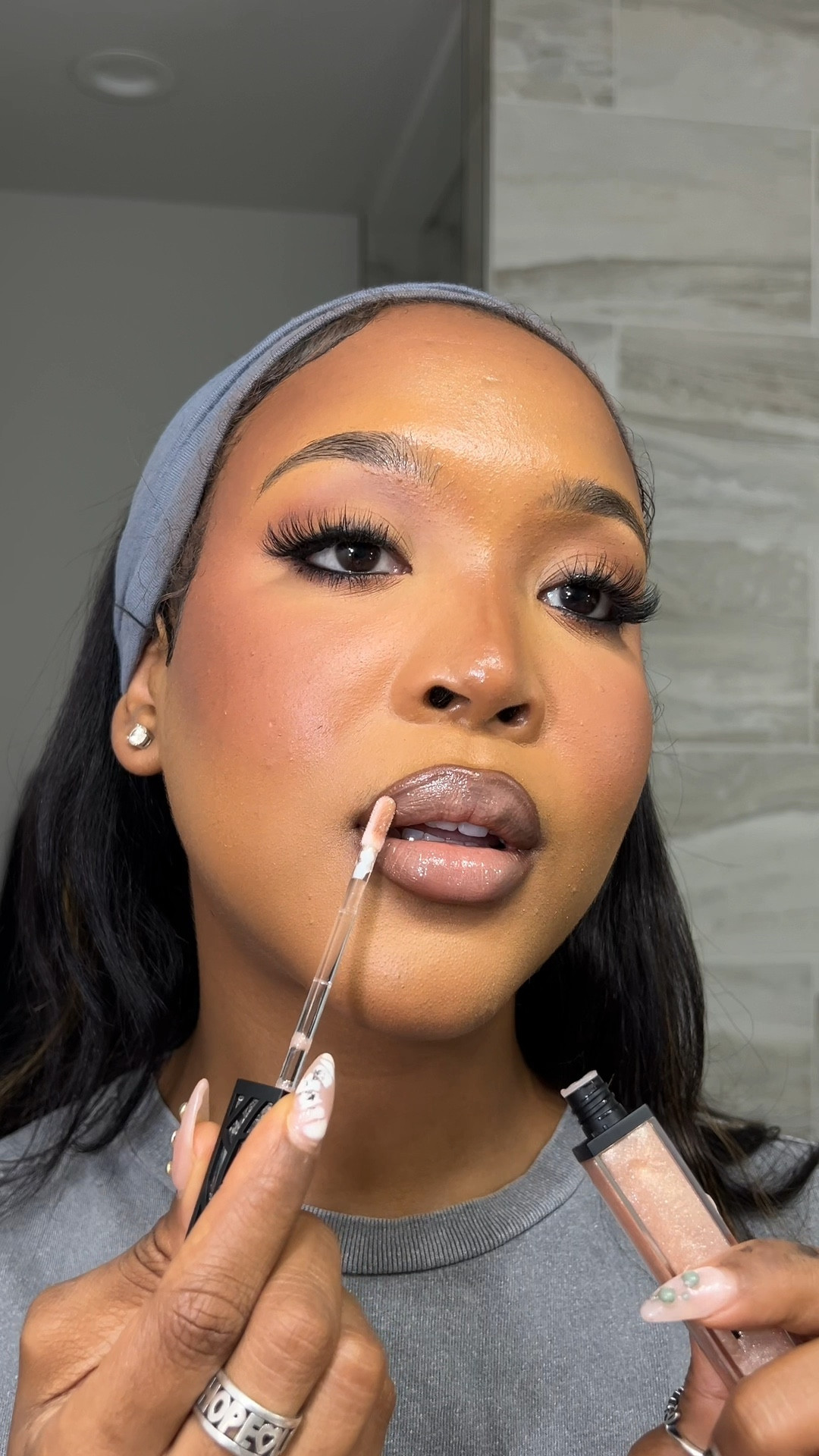 Primer : @milkmakeup Hydrogrip Primer 
Concealer : @maccosmetics nc45 studio finish concealer 
Foundation: @charlottetilbury airbrush flawless foundation /color 10 warm
Brightening concealer: @hudabeauty faux filter concealer /color granola 4.5g 
Contour : @milkmakeup sculpt stick /color simmer
Blush : @flowerbeauty 
Setting sprays : @onesize On til Dawn @morphebrushes continuous setting mist
Setting powder : @lauramercier translucent loose setting powder ultra blur 
Eyeshadow palette: @morphebrushes no silent nights
Eyeliners : @urbandecaycosmetics  24/7 glide on eye pencil / color whiskey & perversion 
Lashes : @mayvennhair short lash 
Blush : @makeuprevolution blusher reloaded /color rose kiss
Bronzer : @narsissist Laguna bronzing powder 
Lip liner : @thelipbar straight living
lipstick : @thelipbar soft kiss/toasted
Pink Lip gloss : @nyxcosmetics Butter Gloss Fortune Cookie 
Mascara : @lancomeofficial idôle lash 
Clear glitter gloss : @thelipbar 


#makeuptutorial #blackgirlmakeup #everydaymakeup #lifestylecontent #higherself #fullglam #fullglammakeup 
