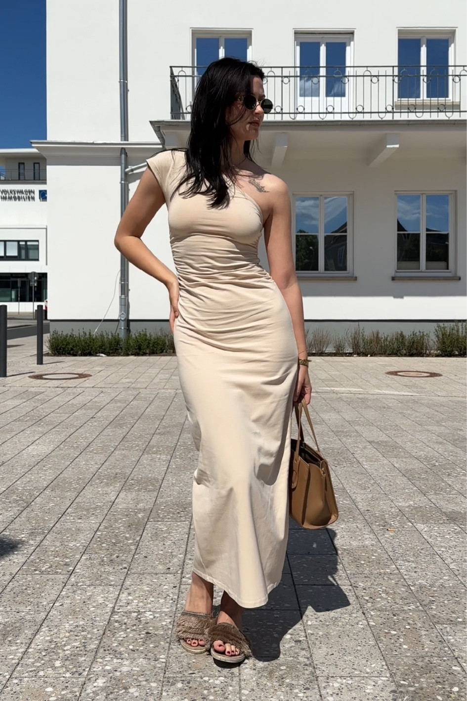 beige asymmetrical summer dress for just 17€ 😍✨
wearing size 36