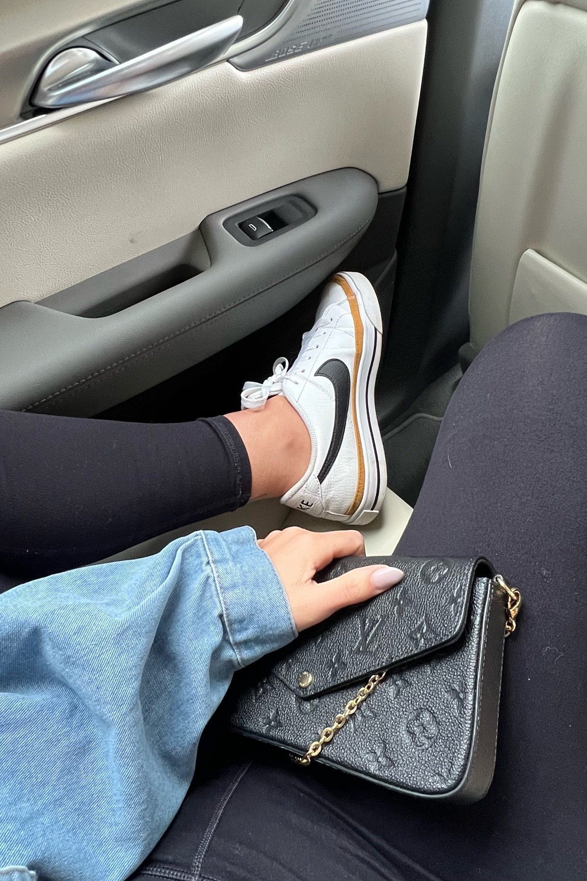 sight seeing apparel #travel #sightseeing #nikes #nike #shoes #sneakers #womenssneakers #leggings #jeanjacket #oversized #oversizedjacket 

#LTKtravel #LTKActive #LTKshoecrush