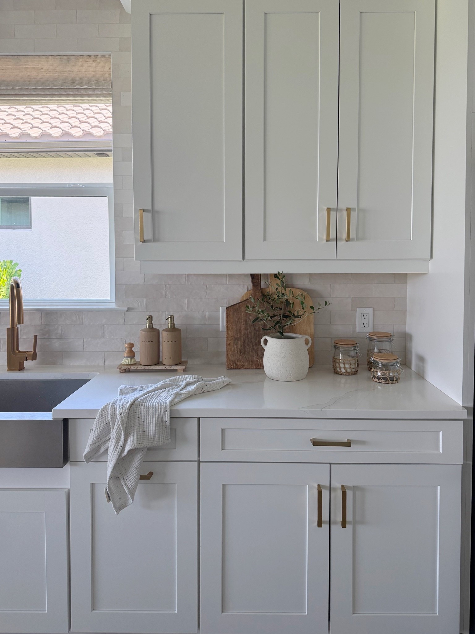 Ps this is your sign to buy a mini olive tree for your kitchen! Mine is from Trader Joes 🤍🌱



#kitchen #kitchenwindow #miniolivetree #kitcheninspo #kitchenbacksplash #kitchentile #neutralkitchen #kitchendecor #homedecor

#LTKHome