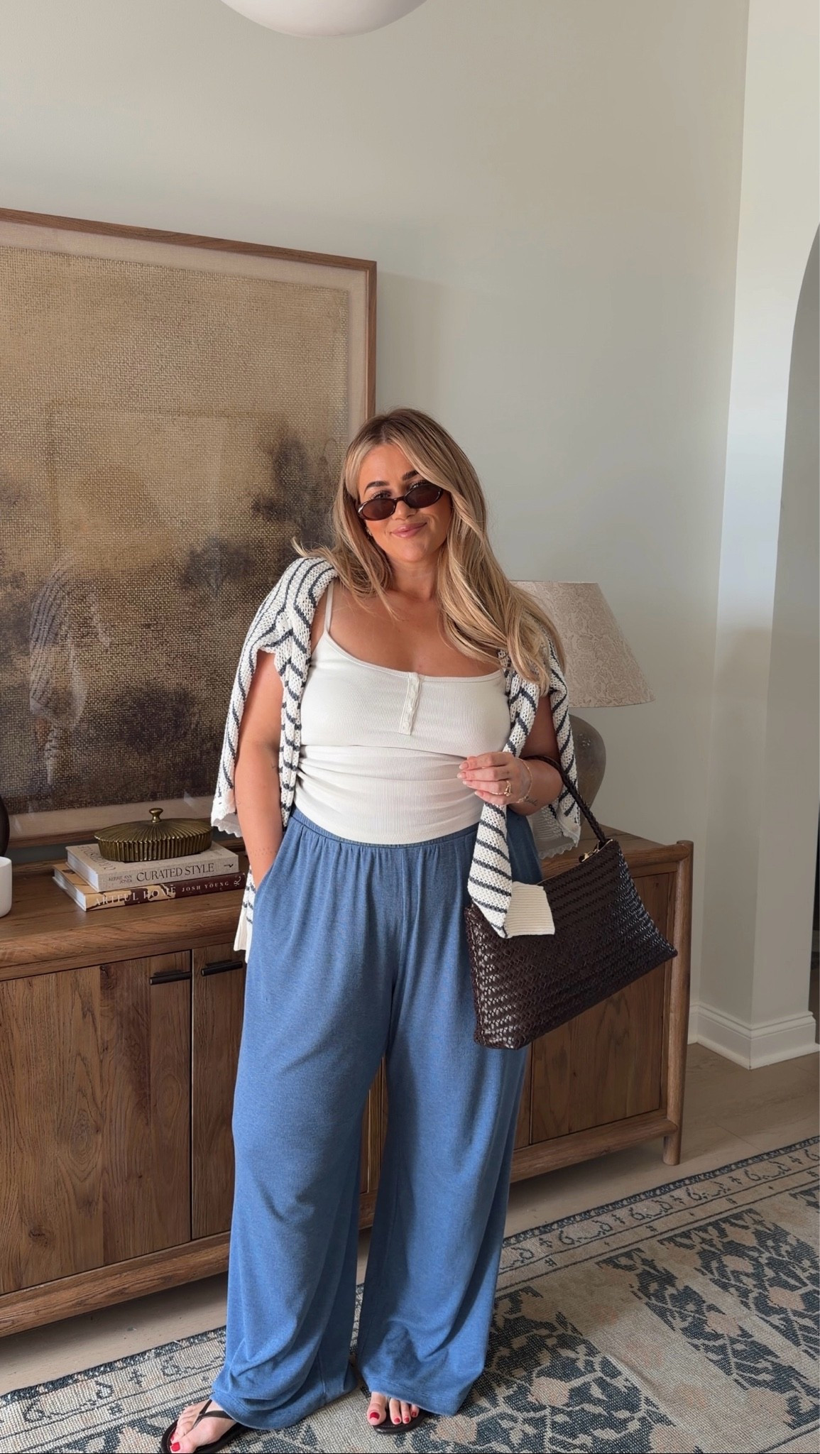 Today’s fit!! 🤍 
Top — large 
Sweater — XL 
Pants — XL