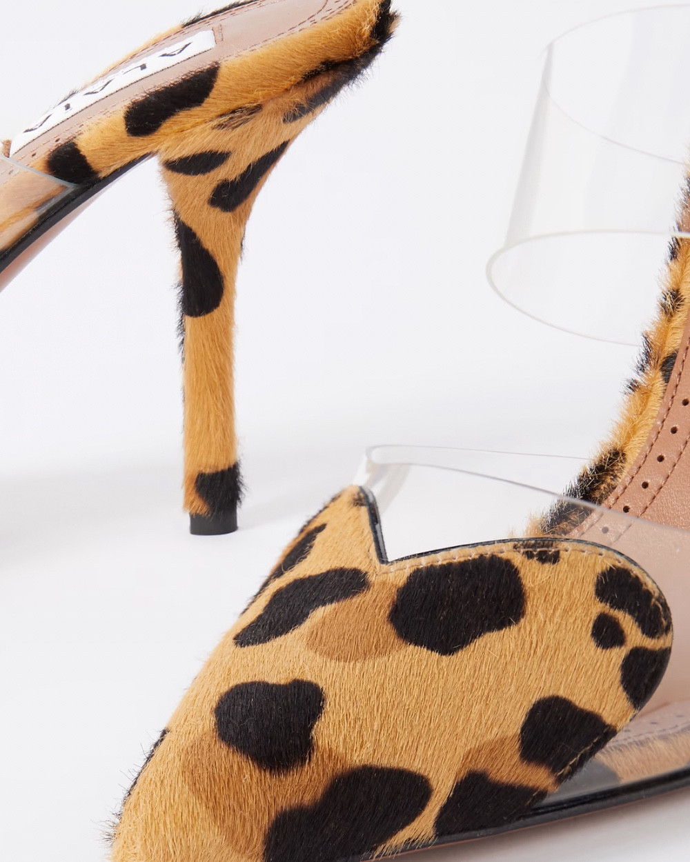 I’m obsessed with these heels! Perfect for every occasion!! 

#alaia
#heartshoes
#heeledmules
#summerheels

#LTKparties #LTKwedding #LTKshoecrush