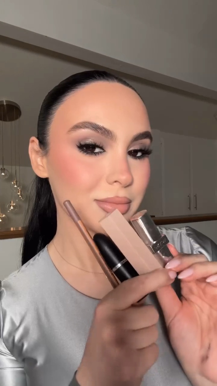 Save & try it out 😌✨

@fentybeauty suedish contour stick
@makeupforever endless cocoa lip liner
@pradabeauty monochrome lipstick P159
@maccosmetics crème de nude lipstick

#makeupartist #makeup #lipcombo #makeupoftheday #maccosmetics #makeuptips