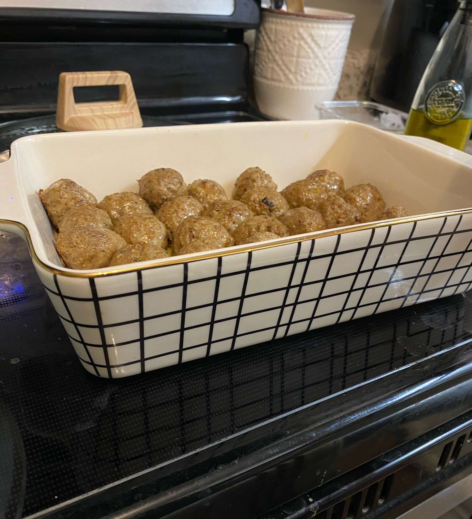 Eat whatever but make it PRETTY while it bakes! 🥰 #bakeware #cooking 

#LTKfindsunder50 #LTKhome #LTKSpringSale