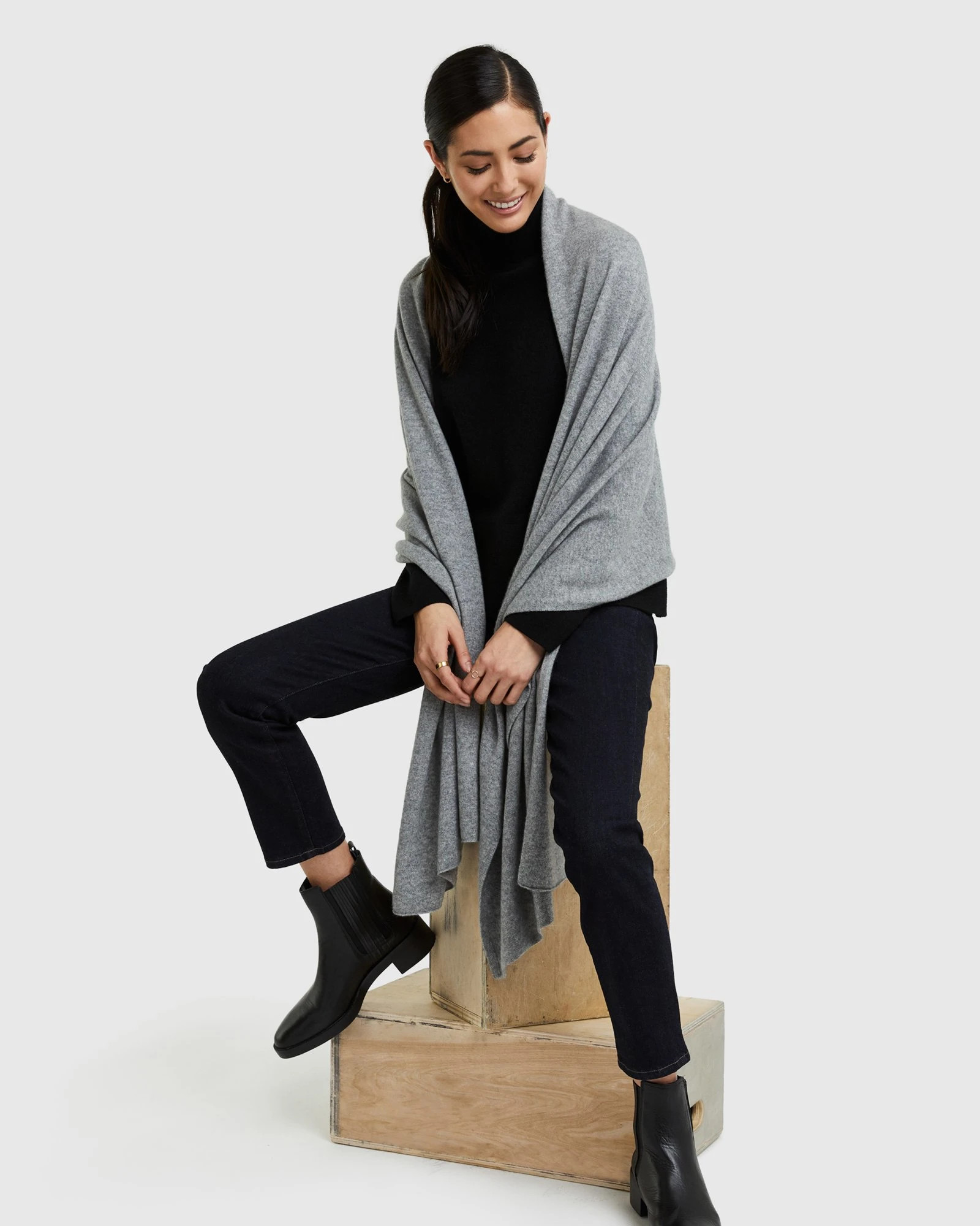 Quince | Women's Mongolian Cashmere Wrap in Black | Quince