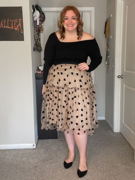 Cute holiday skirt outfit 

#LTKplussize #LTKparties #LTKHoliday