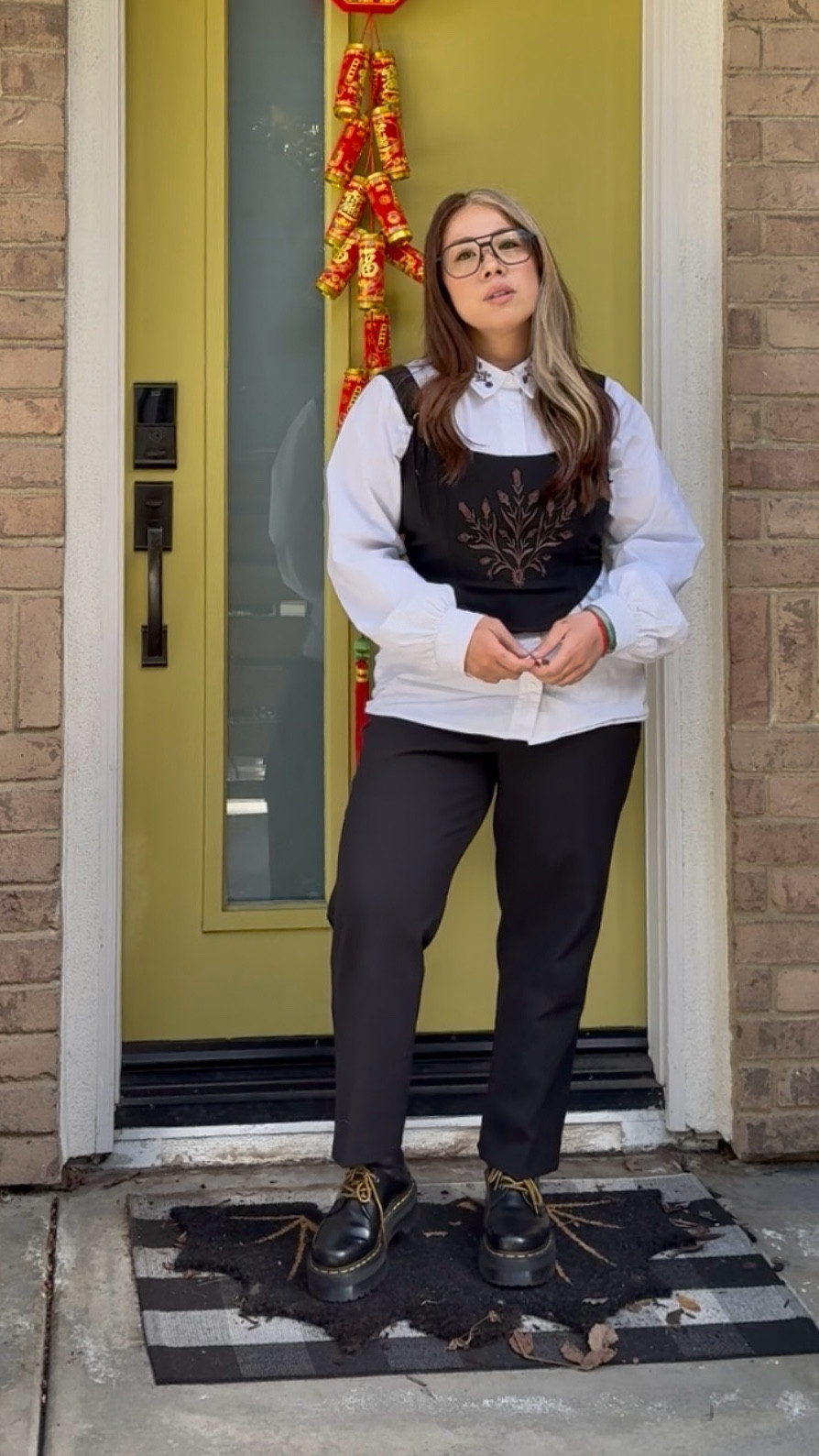 Corset: Midnight hour sz medium 

Button Up: Midnight Hour sz medium

Pants: true to size 10 but very stretchy you could size down if you’re between sizes if you want a more fitted look.

Shoes: doc martens, I wear 6.5 and got a 6 and they fit perfectly

Great alt corporate goth outfit


#LTKootd #LTKPetite #LTKWorkwear