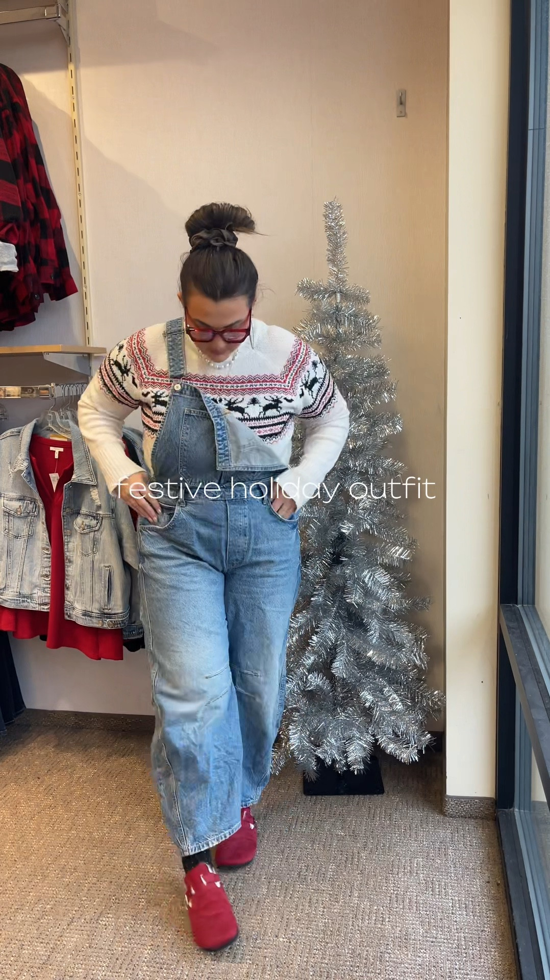 XL in sweater 
XL in overalls 
🤍🎁🌲

#LTKStyleTip #LTKFindsUnder100 #LTKMidsize