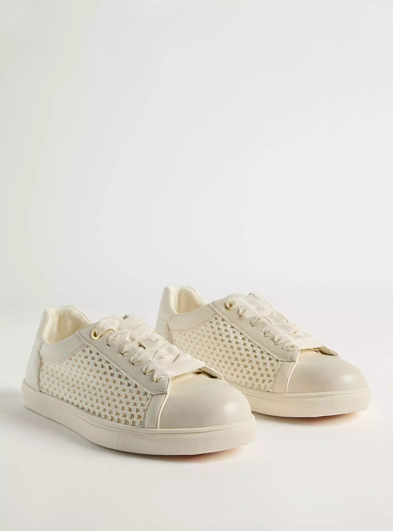 Lace-Up Sneaker (WW) | Torrid (US & Canada)