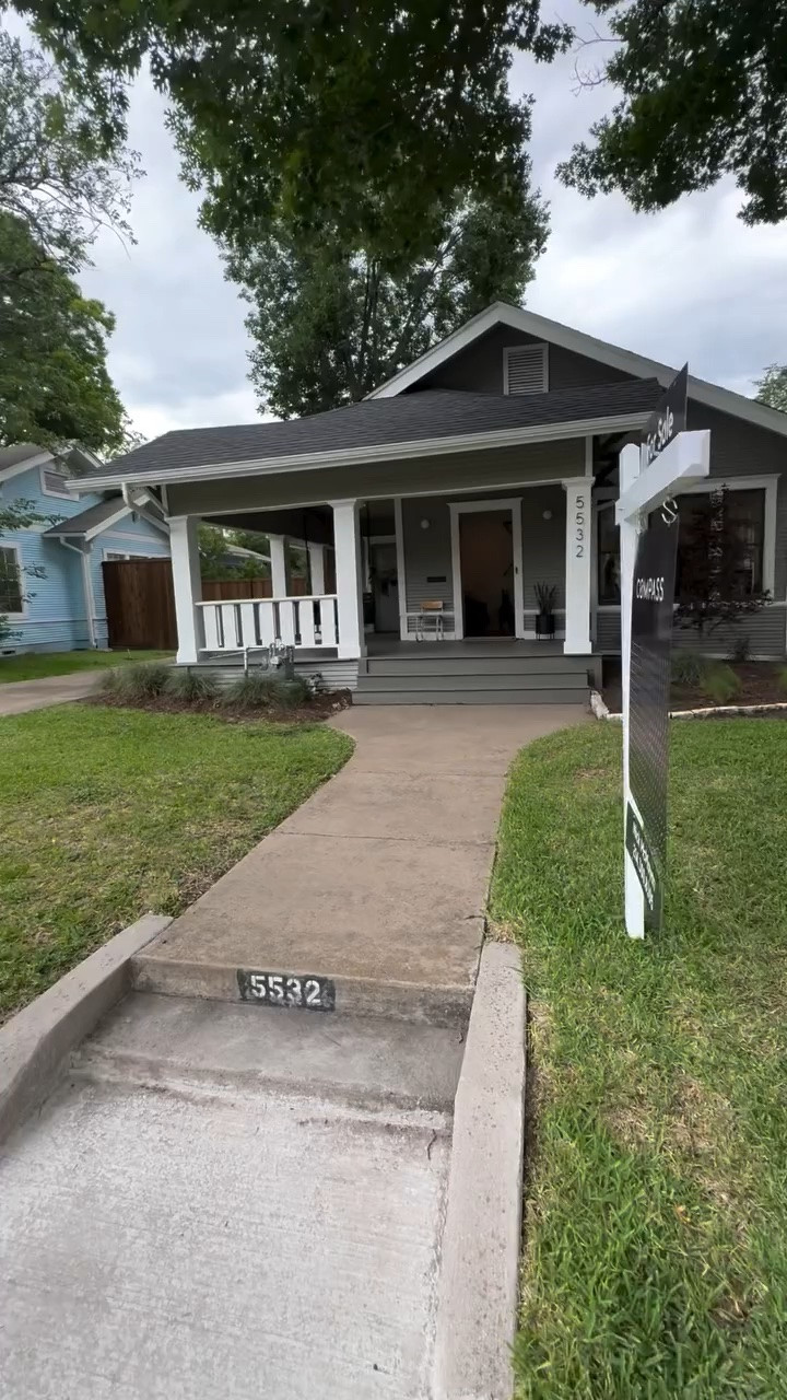 POV: You look like a million bucks 

Not me casually touring your future home in Vickery Place 😘

#eastdallas #dallasrealestate #dallasrealestateagent #milliondollarlisting

#LTKHome #LTKdayinmylife