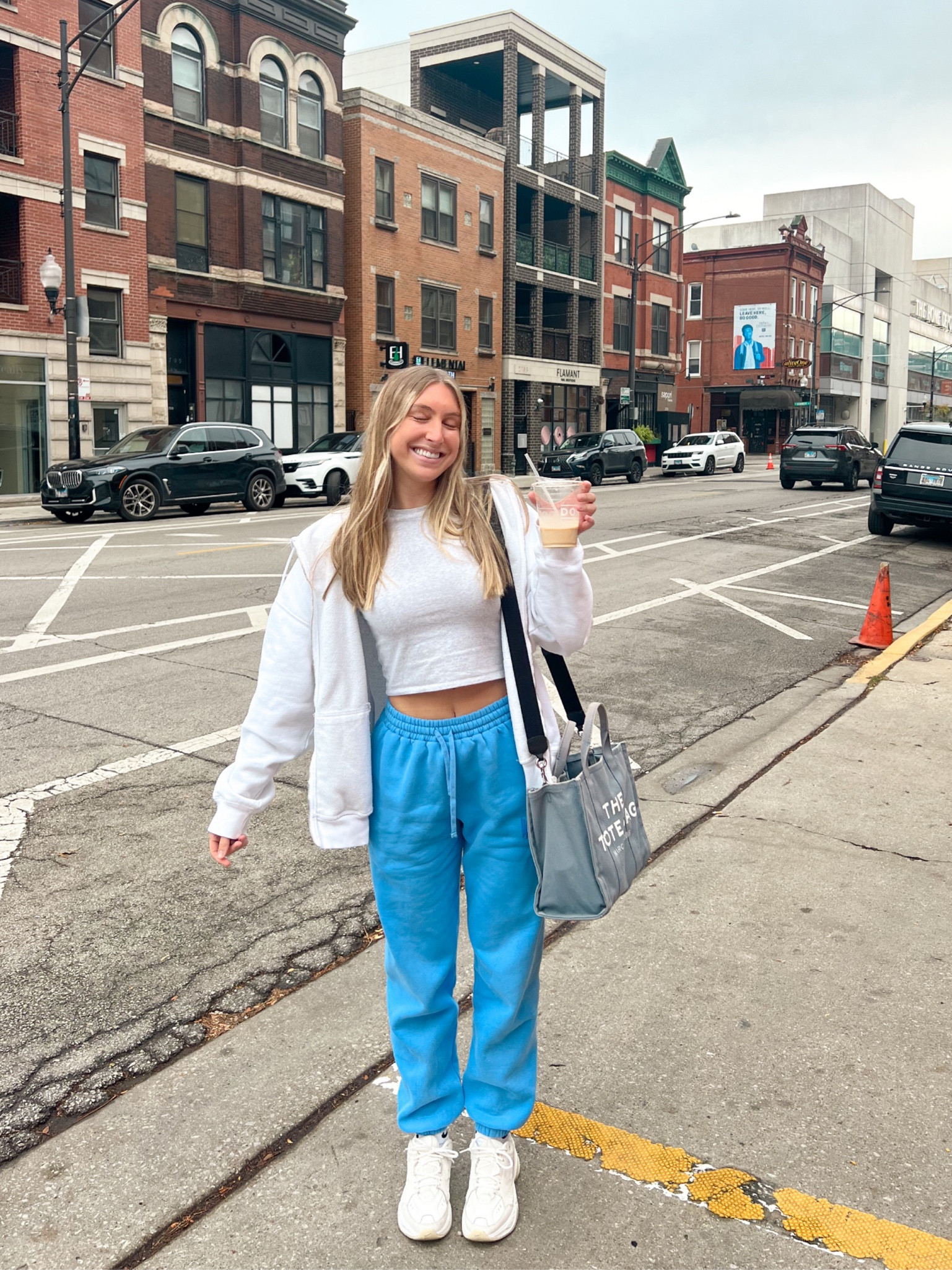 Comfy lounge set 💙
top: small
bottom: medium
sweatshirt: large