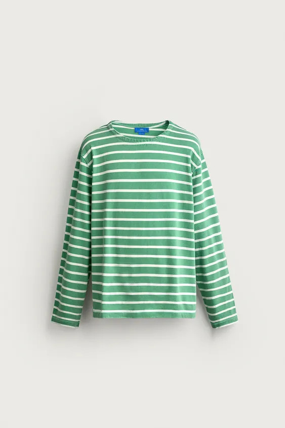 Model height: 188 cmRelaxed fit T-shirt made of cotton. Featuring a round neck, long sleeves and ... | Zara UK