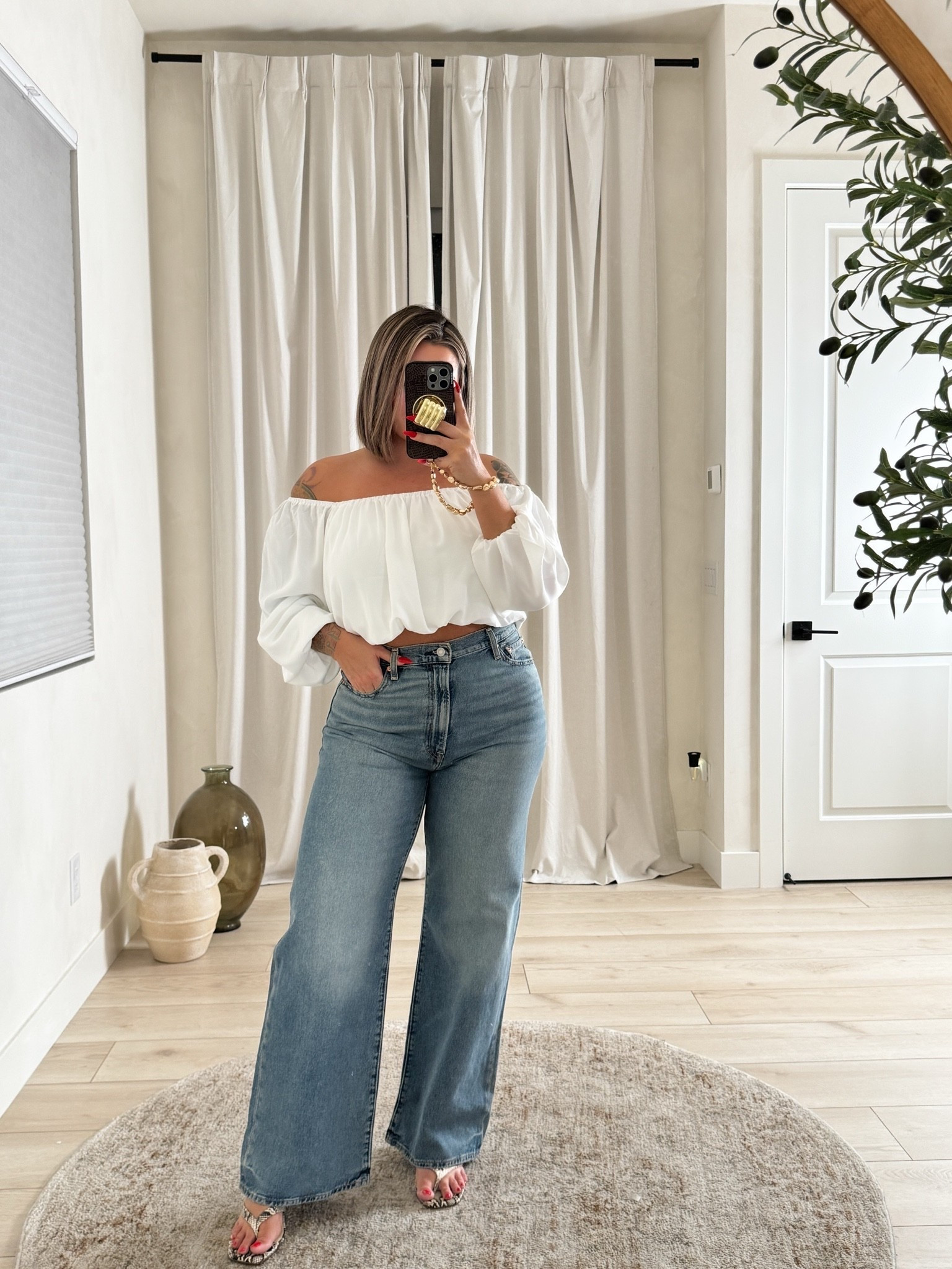 Top xl 
Jeans size up one size I’m wearing 32