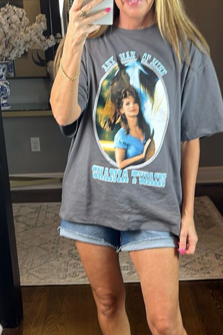 Shania Twain tee shirt 
Country concert 
Oversize tee 

#LTKFindsUnder50 #LTKStyleTip #LTKSaleAlert