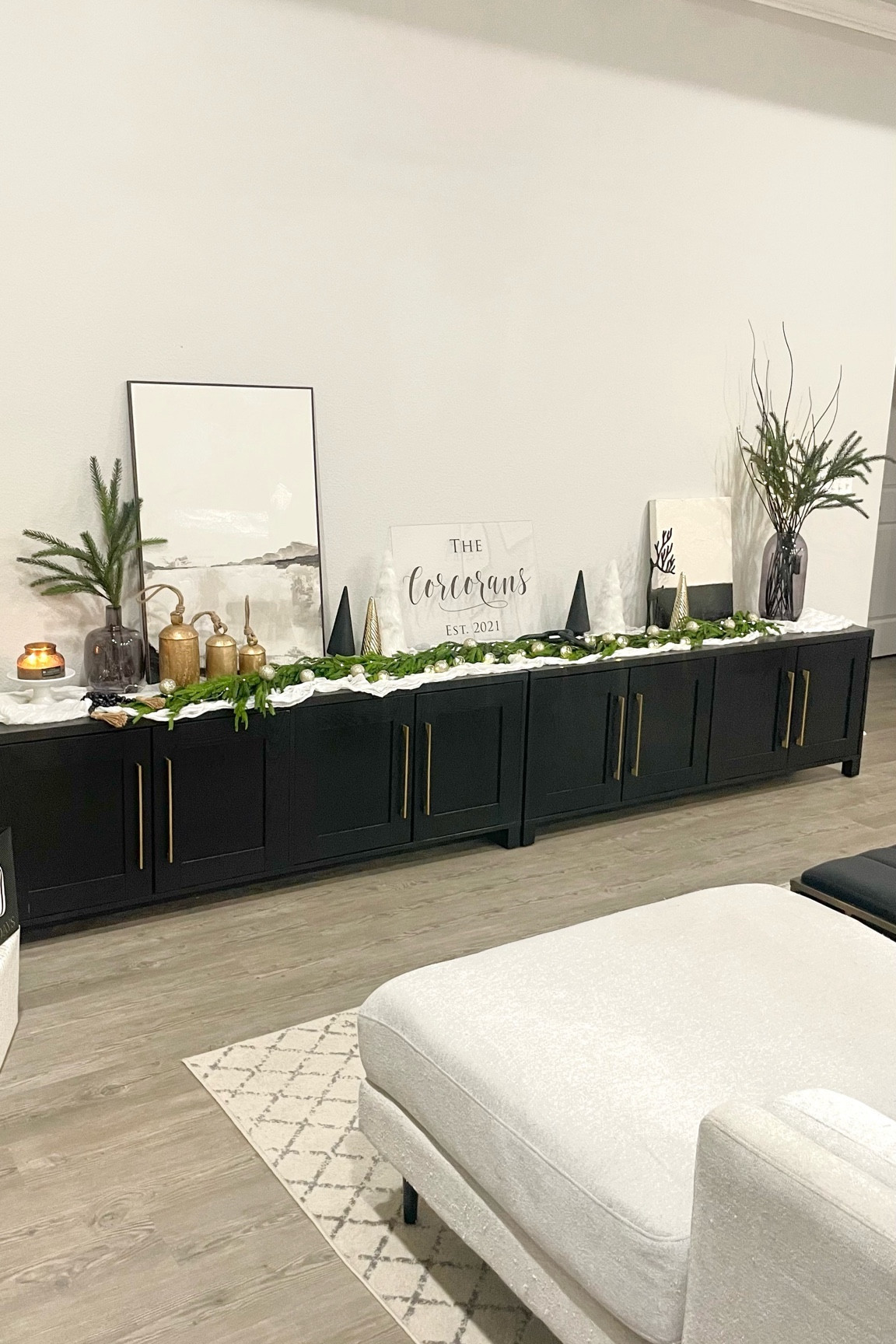 
Christmas decor, neutral Christmas, modern Christmas decor, minimalist home, modern style, modern living room, living room inspiration, modern home, Home decor
#Christmasdecor
#modernChristmas
#NeutralHomeDecor
#Organicmodern
#Cleanhome
#Aesthetic 
#InteriorDesign 
#Modernorganic 
#Budgetfriendly 
#NeutralHome
#MinimalistHome
#Organichome
#ModernAesthetic
#neutraldecor

#LTKhome #LTKSeasonal #LTKHoliday