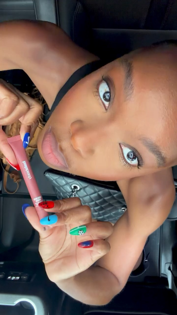 car grwm part 3

@hudabeauty matte mouse in rosy nude 
@maccosmetics liner in chestnut 
@sheamoisture bonding oil 
@touchland power mist

#LTKBeauty