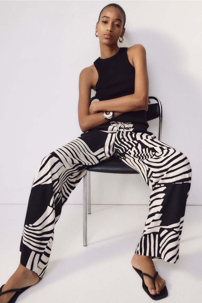 Wide-cut Pull-on Pants - Black/patterned - Ladies | H&M US | H&M (US + CA)