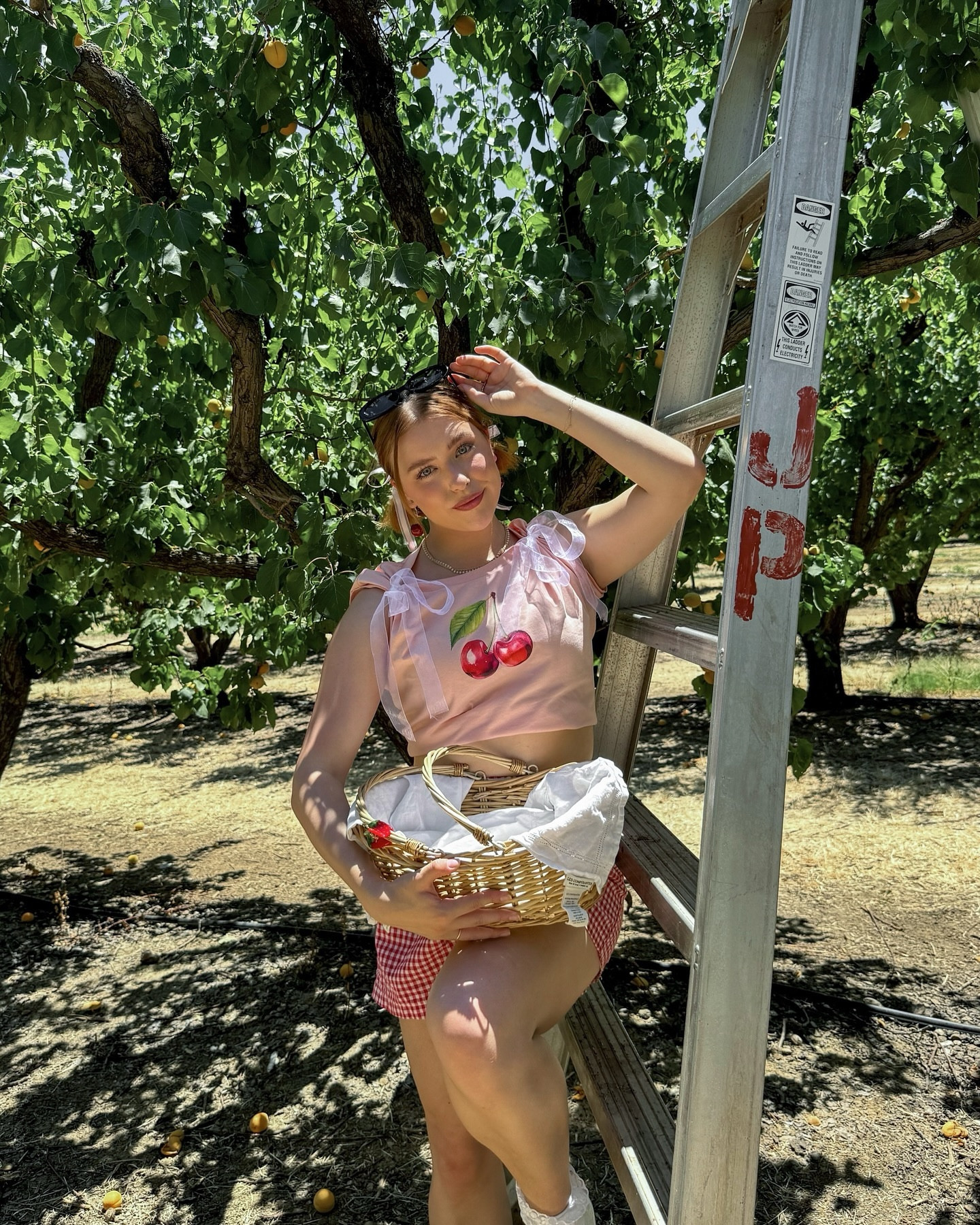 I know how to pick em 😌🍒🍑✨

Wearing @polychromegoods !!

#cherrypicking #summeroutfitinspo #pinterestoutfit #pinterestsummer #ginghamshorts #amazonstyle