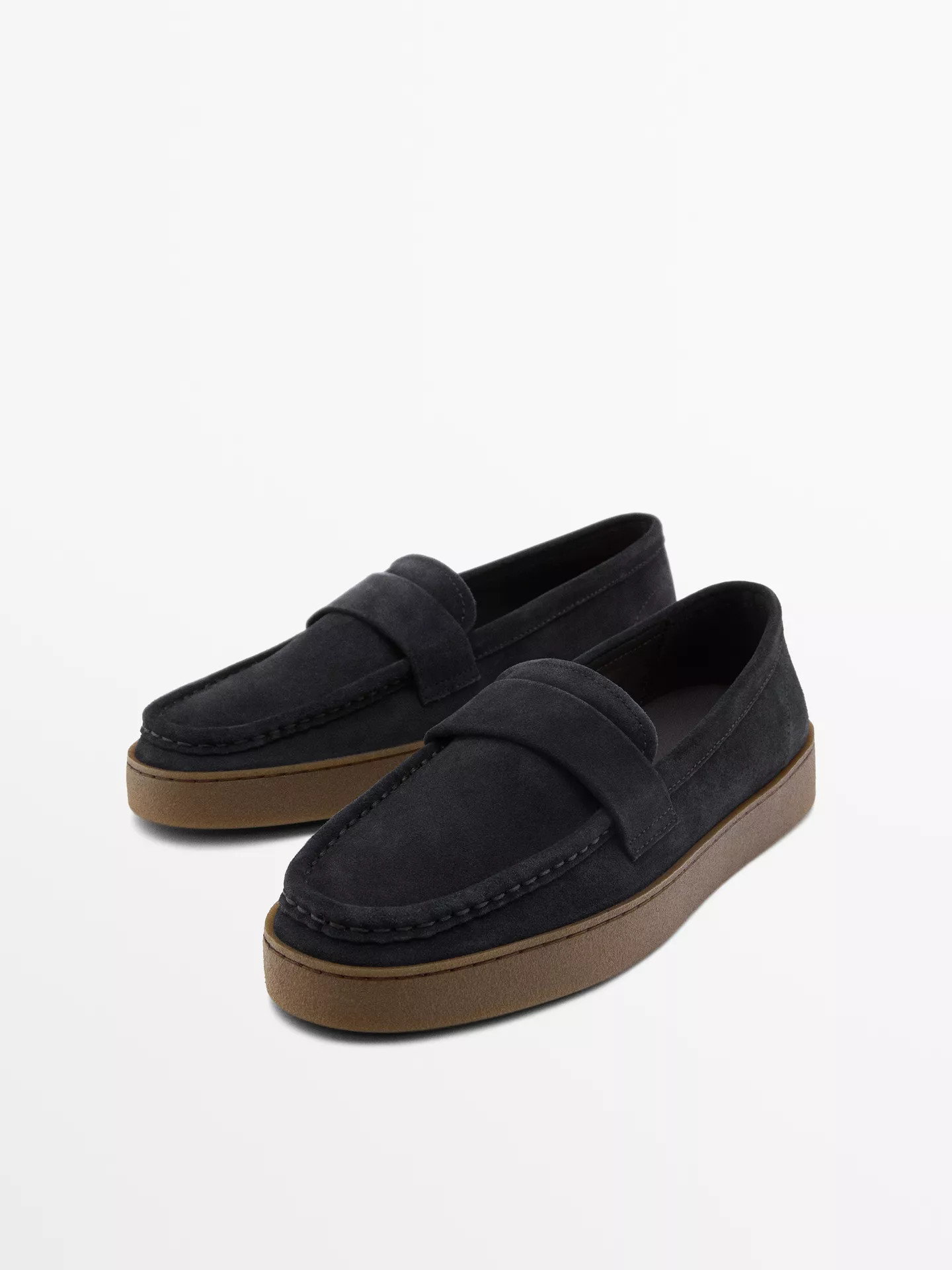 VIEW LOOK
Split leather loafers with caramel sole
    
 $220  Colour  Dark Blue  Add to basket | Massimo Dutti US