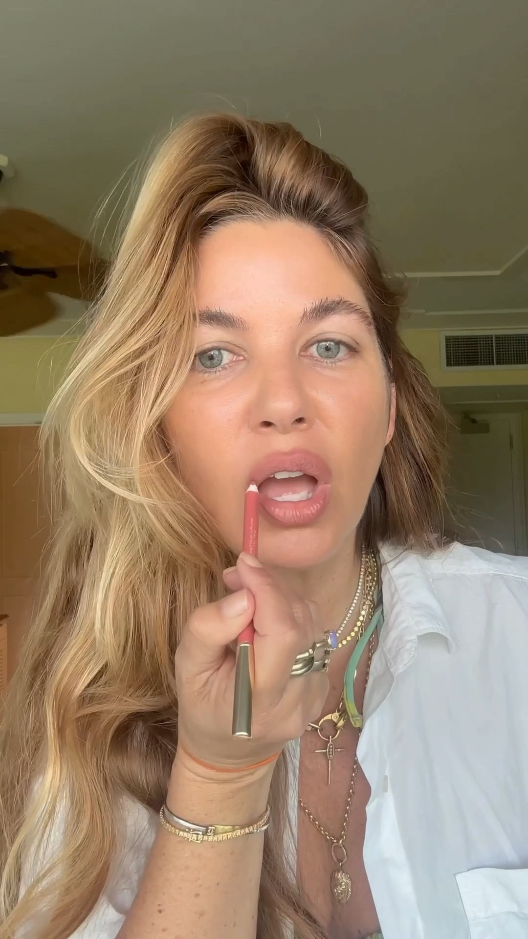 🌊 SAVE for future reference // Minimalist beach skincare and makeup (that also works for non-beach situations, naturally) in under a minute 🌞I opted to skip eye makeup entirely…watch to the end for a sweet cameo by Joey 👧🏼 

I used:
@drdiamondsmetacine Plasma (my daily skincare step…on bottle #2)
@cledepeaubeauteus Eye Contour Cream Supreme (truly the best) 
@rmsbeauty tinted SPF in Medium Aura (mineral spf 30 with a bronzy glow)
@louboutinbeauty foundation balm (just in center of the face…doesn’t budge) 
@makebeautyofficial Infinite brow gel…incredible feathery hold 
@beaubble lip contour
@sweedbeauty lip liner in Dream Bigger…always on my bag 
@rmsbeauty blush in Crystal Slipper, an idea bronzer/blush hue
@roseandbenbeauty brush
@1999.beauty Miele highlighter…glossy and dewy
@armanibeauty lipstick 503…on my 5th tube of this shade 
@suqqu_europe Moisture Glaze Lipstick 02, a perfect peachy pink shine 
@emcosmetics Portait Mode Powder (translucent…blurs and sets on contact) 


#LTKVideo #LTKbeauty #LTKtravel