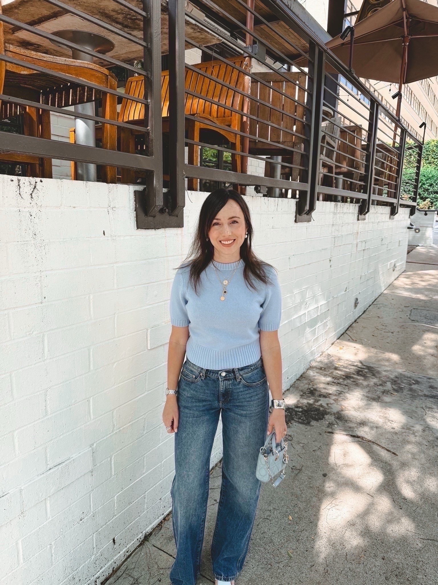 Short sleeve cashmere sweater (xs), baggy jeans (25)




#LTKSeasonal #LTKFindsUnder100 #LTKootd