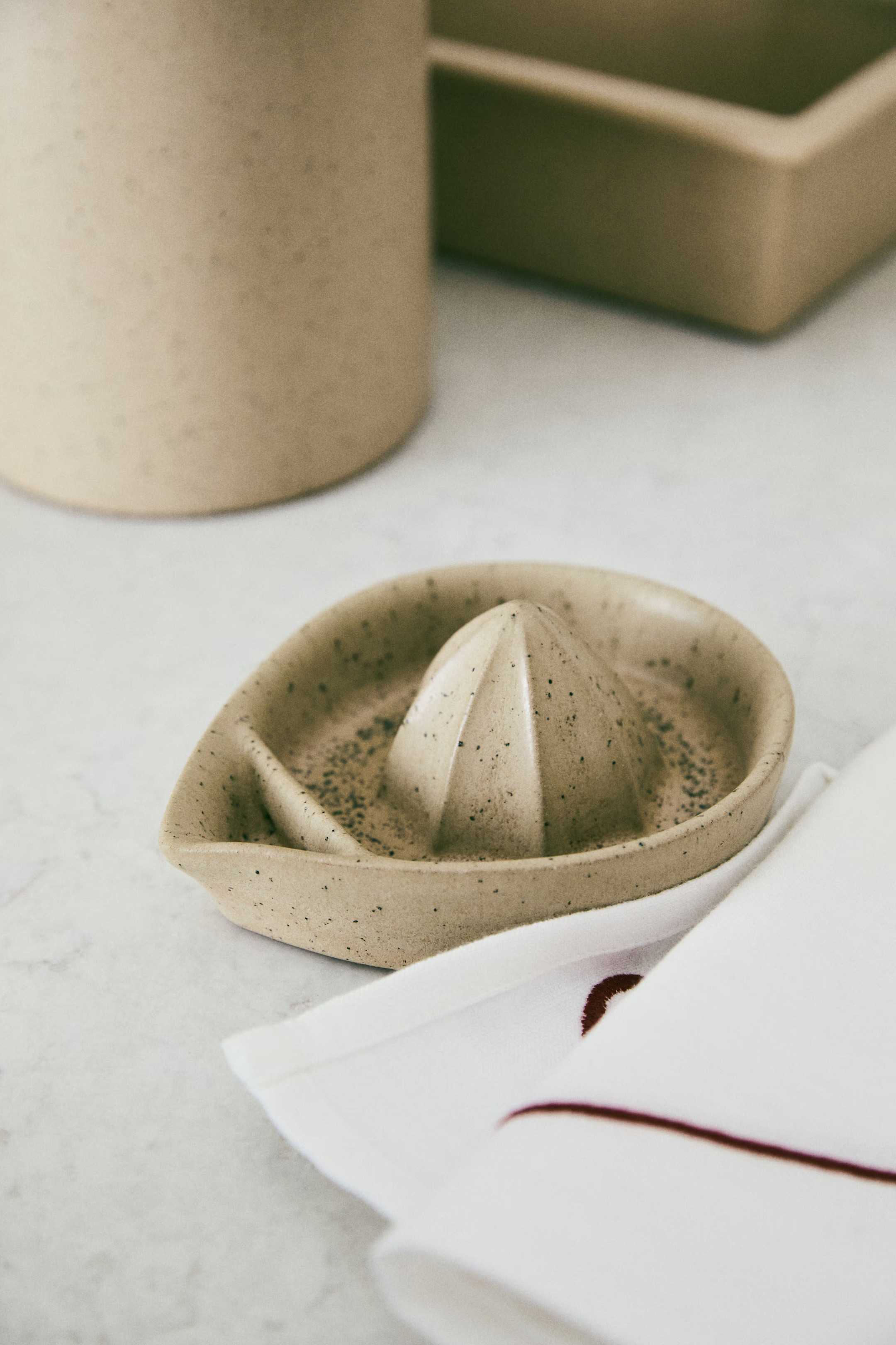 Reactive-Glaze Lemon Squeezer | H&M (US + CA)