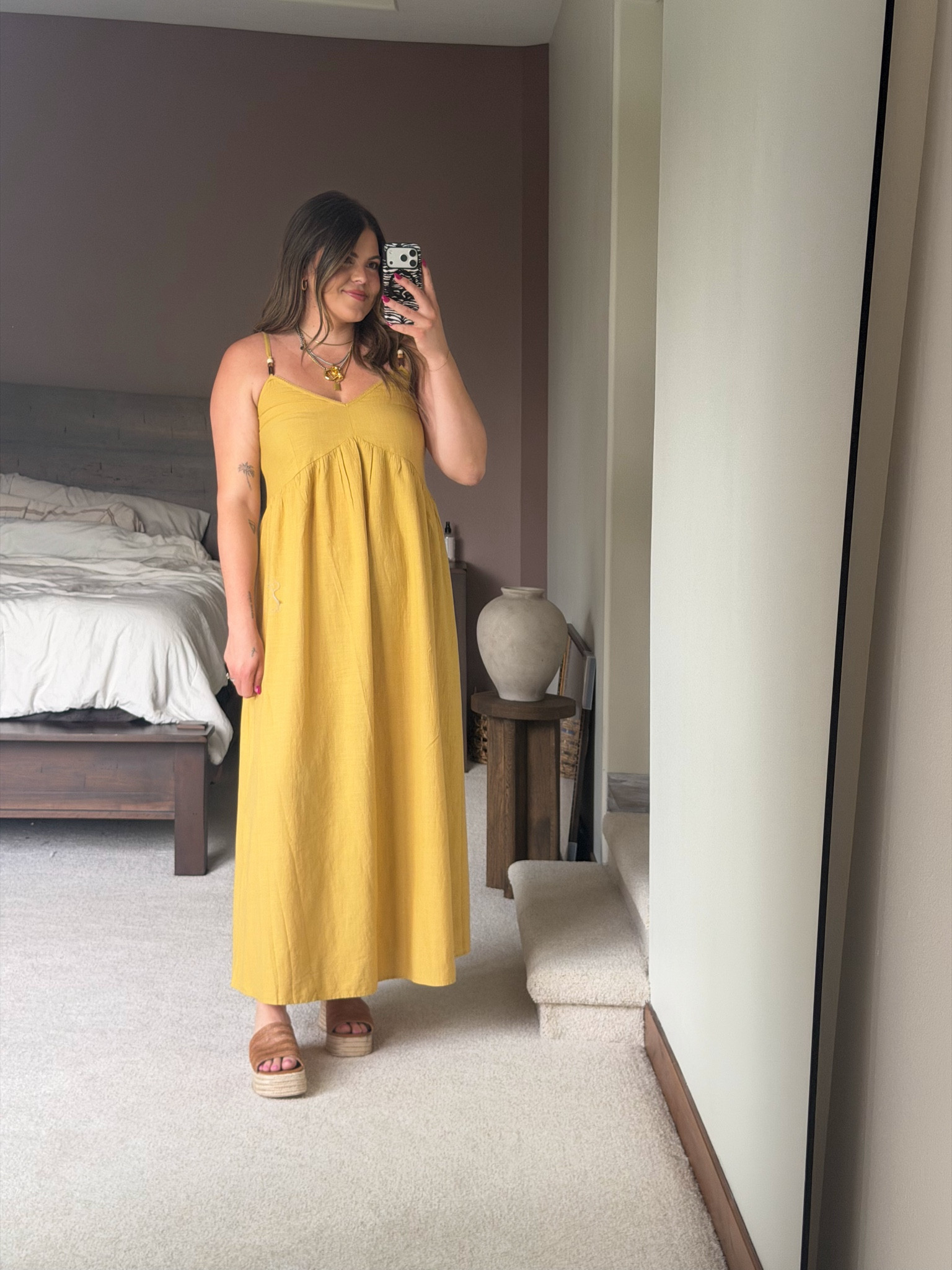 Summer maxi dress / linen blend form old navy size large. Maternity friendly too! I’m thinking farmers market, brunch, beach, vacation

Midsize, size 12, size 14, mom style, curvy outfit