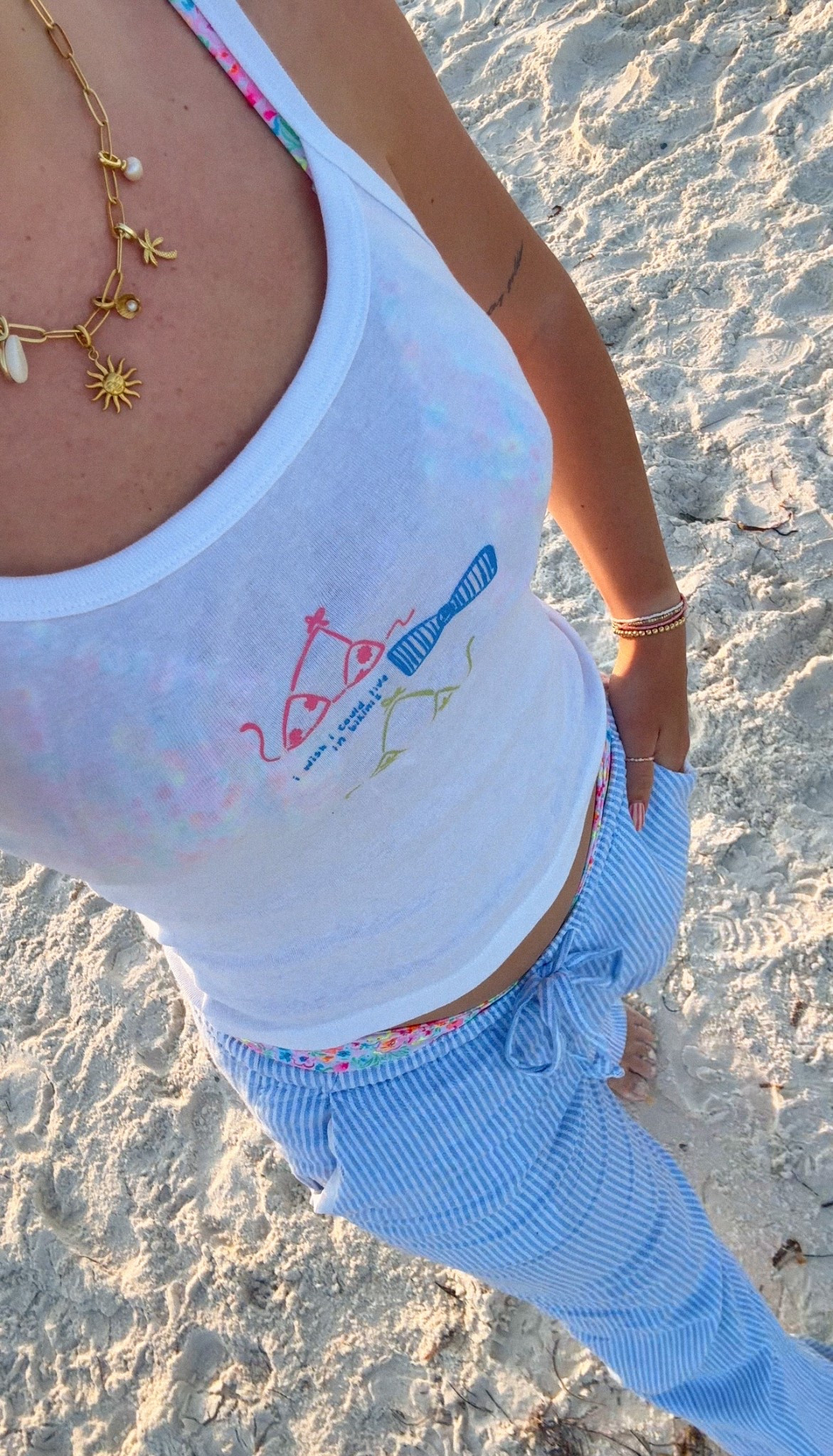 sunrise fit 👙🌺🌞 

tank top: olivelynndesigns.com
pants: sold out from Hollister, linked similar <3 

Size: 
Top: Medium 
Bottoms: Small Jacket