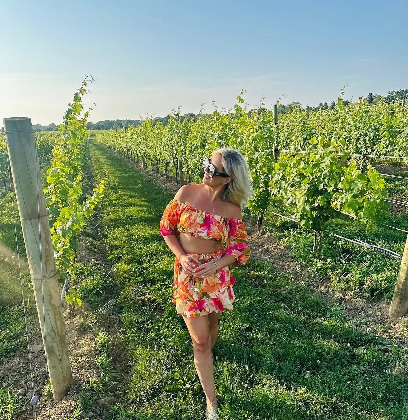 Golden hour, salt-kissed hair, and rosé in hand 🍷☀️ August is the month to slow down and romanticize everything. See my full August Edit on the blog ✨🌸 #SoftBlondeSeason

#AugustEdit #TheHamptonsEditMagazine #HamptonsStyle #CoastalLiving #GoldenHourGlow #SummerInTheHamptons #RomanticLiving #CoastalChic #HamptonsVibes #BeachTownStyle #SlowLivingMovement #SeasideRomance #HydrangeaSeason #SummerRosé #HamptonsEdit #TheLongIslandBlonde